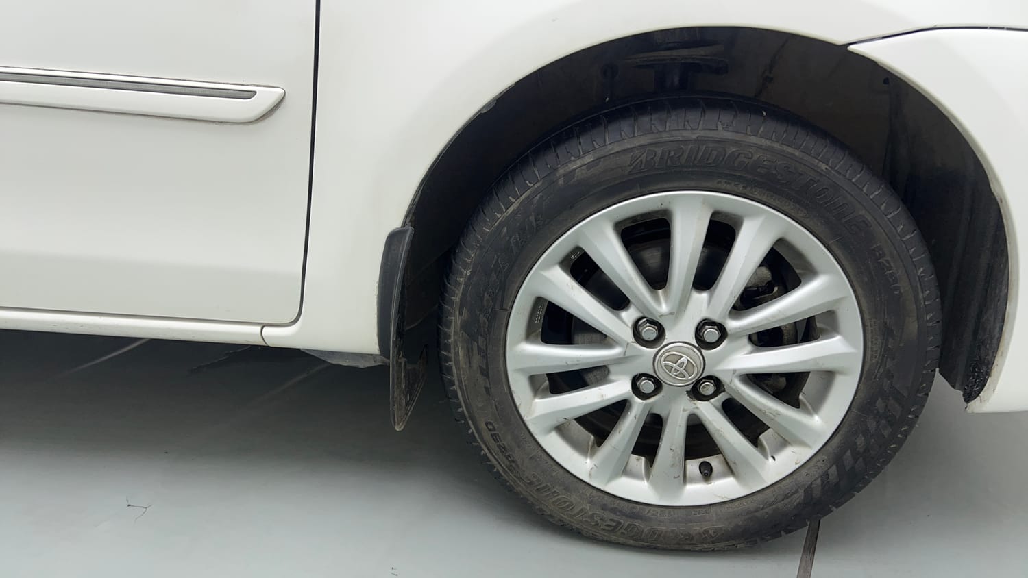 Used 2016 Toyota Etios VX Petrol Manual tyres RIGHT FRONT TYRE RIM VIEW