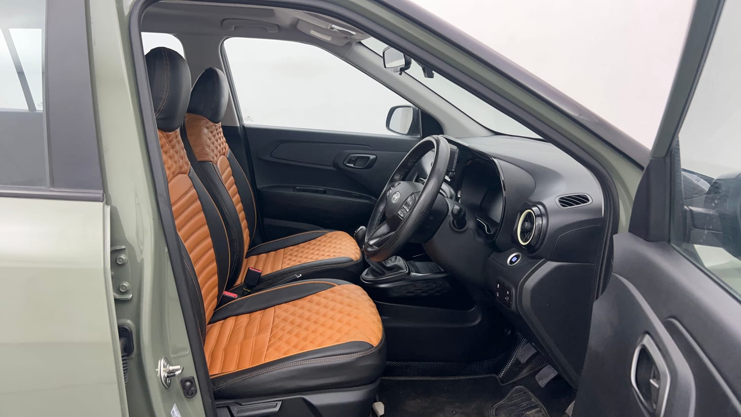 Used 2023 Hyundai Exter SX (O) Connect 1.2 MT Dual Tone Petrol Manual interior RIGHT SIDE FRONT DOOR CABIN VIEW