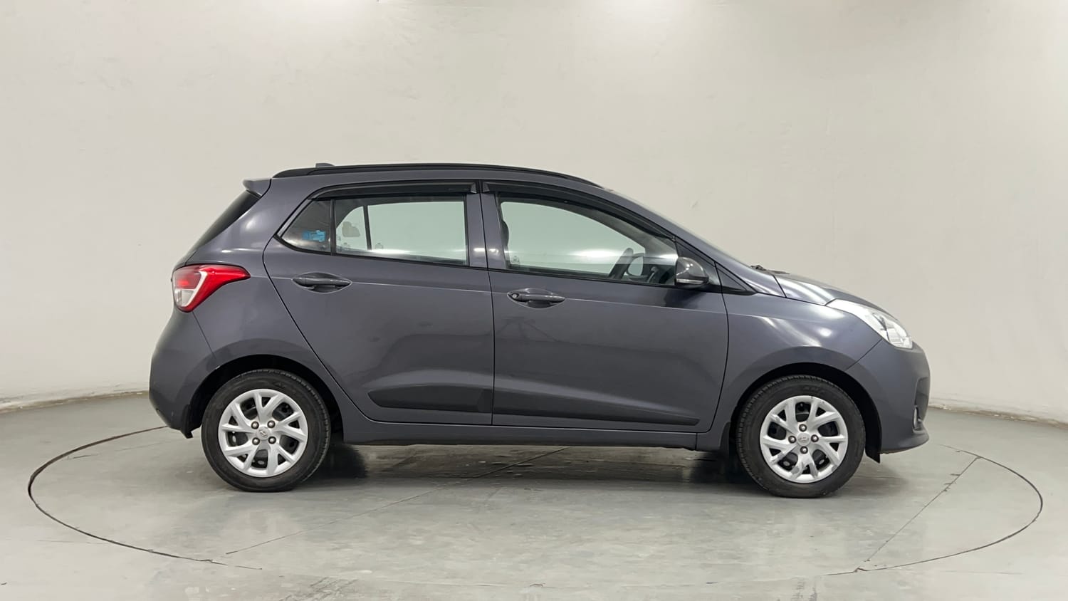 Used 2018 Hyundai Grand i10 Sportz 1.2 Kappa VTVT Petrol Manual exterior RIGHT SIDE VIEW