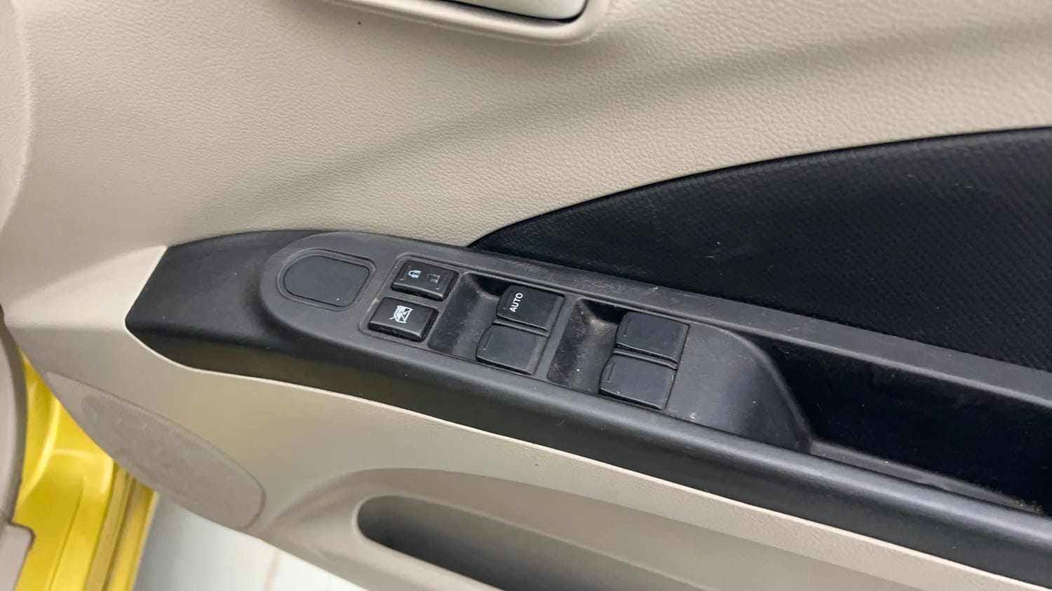 Used 2014 Maruti Suzuki Celerio VXi Petrol Manual top_features Power windows