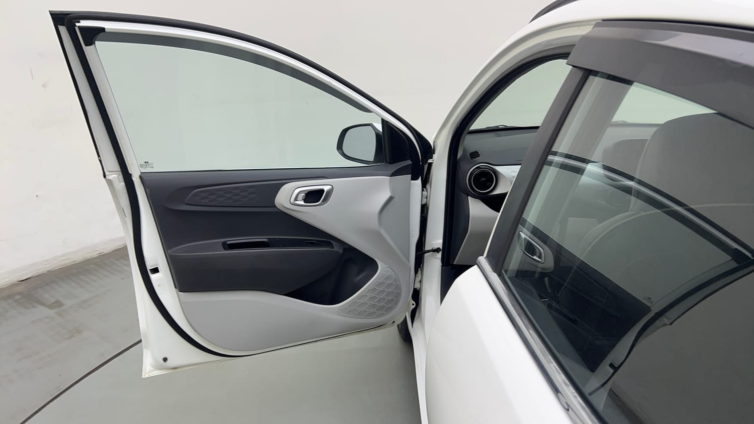 Used 2022 Hyundai Grand i10 Nios Sportz 1.2 Kappa VTVT CNG Cng Manual interior LEFT FRONT DOOR OPEN VIEW