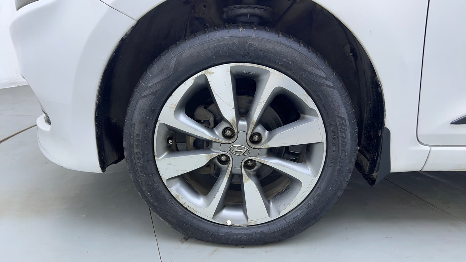 Used 2015 Hyundai Elite i20 Asta 1.2 Petrol Manual tyres LEFT FRONT TYRE RIM VIEW