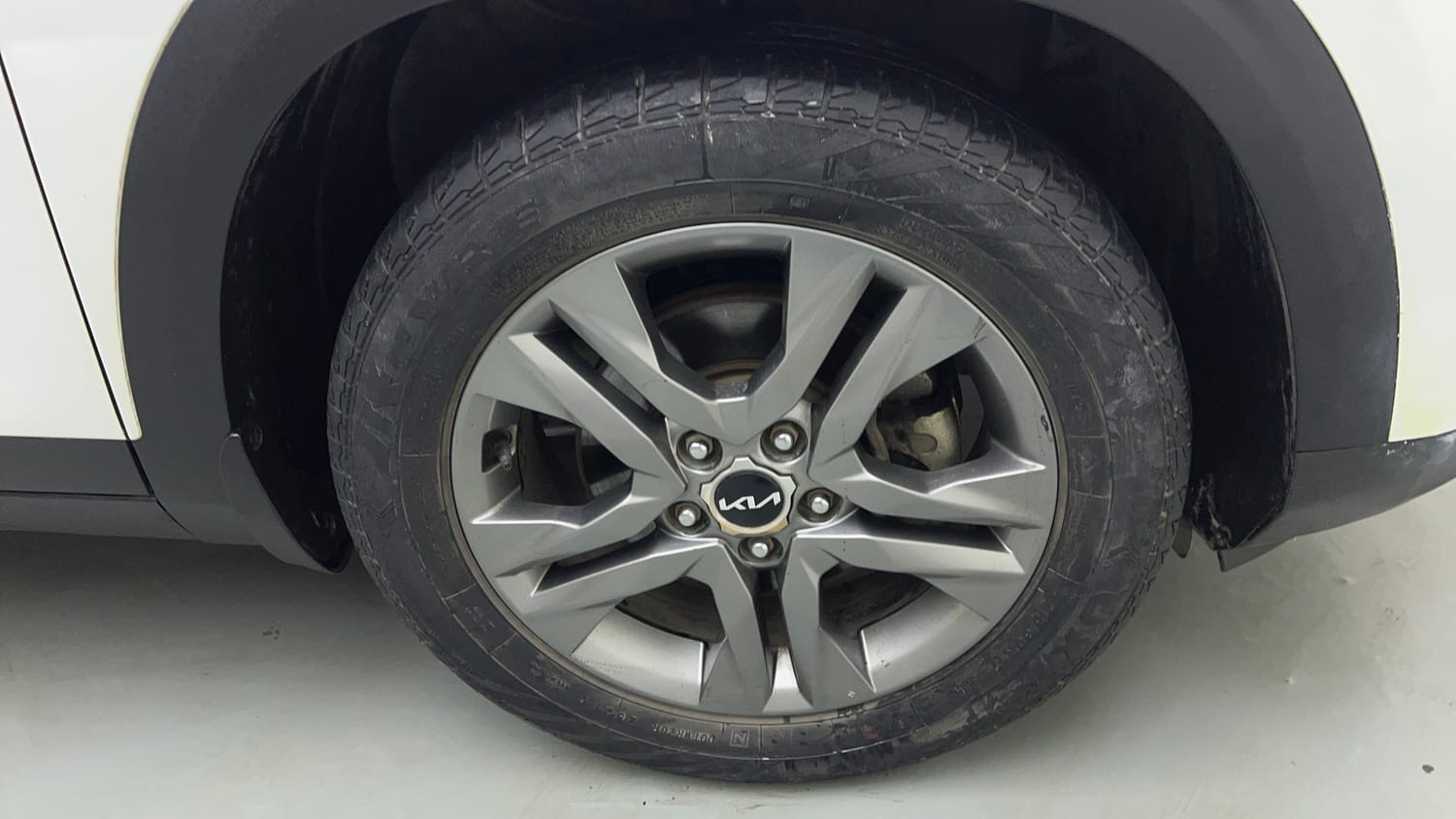 Used 2021 kia Seltos HTX 1.5 IVT Petrol Automatic tyres RIGHT FRONT TYRE RIM VIEW