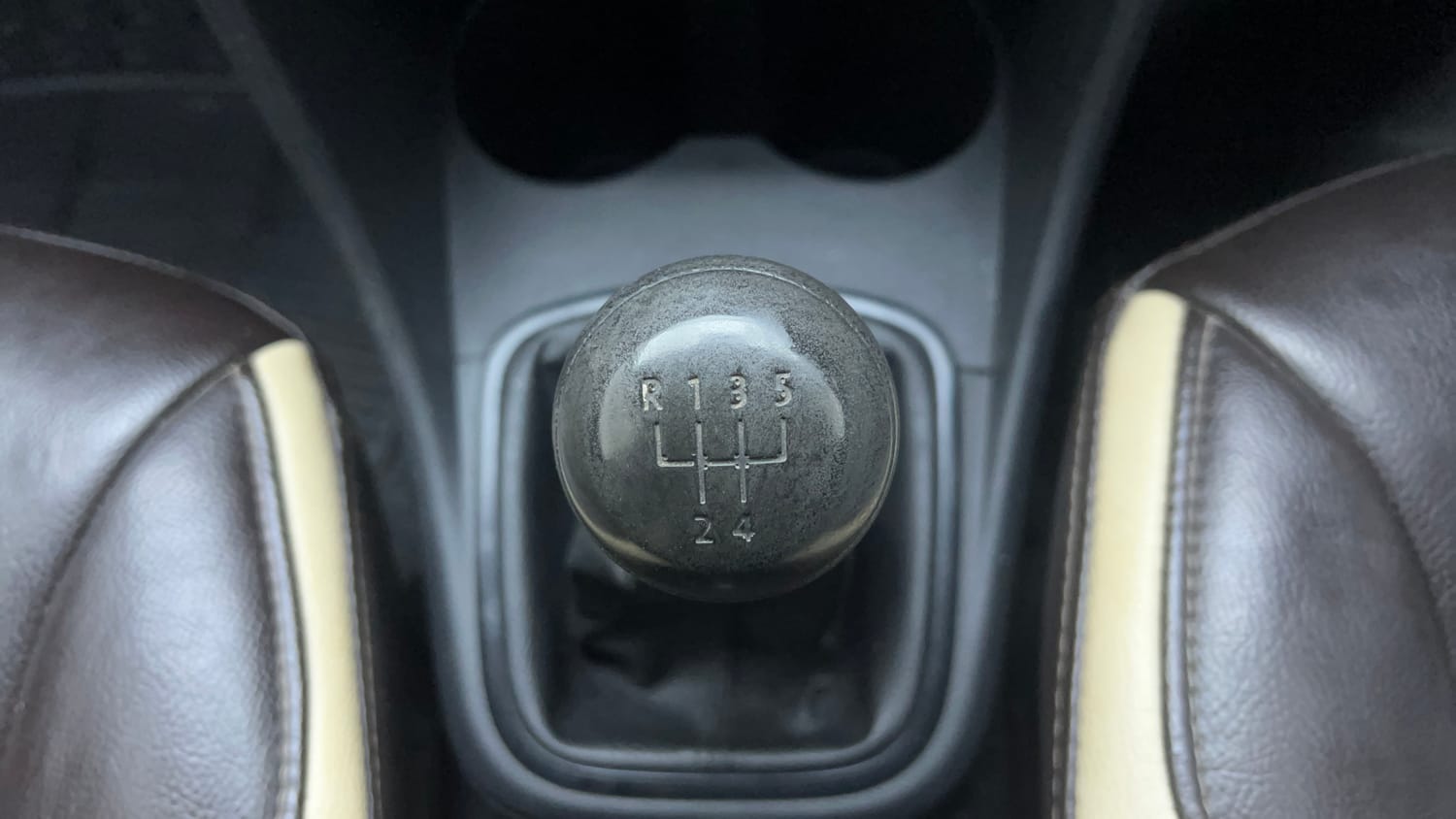 Used 2017 Volkswagen Polo Comfortline 1.5L (D) Diesel Manual interior GEAR  KNOB VIEW