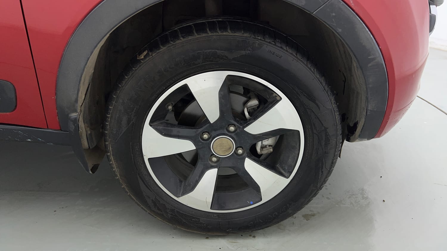 Used 2018 Tata Nexon XZA Plus Petrol Dual Tone Petrol Automatic tyres RIGHT FRONT TYRE RIM VIEW
