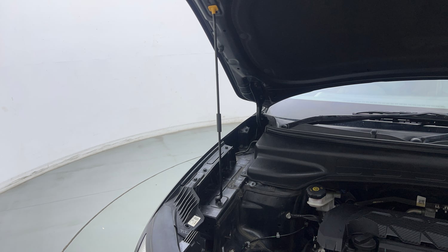 Used 2024 Hyundai Creta 1.5 MPi Petrol MT SX Petrol Manual engine ENGINE RIGHT SIDE HINGE & APRON VIEW