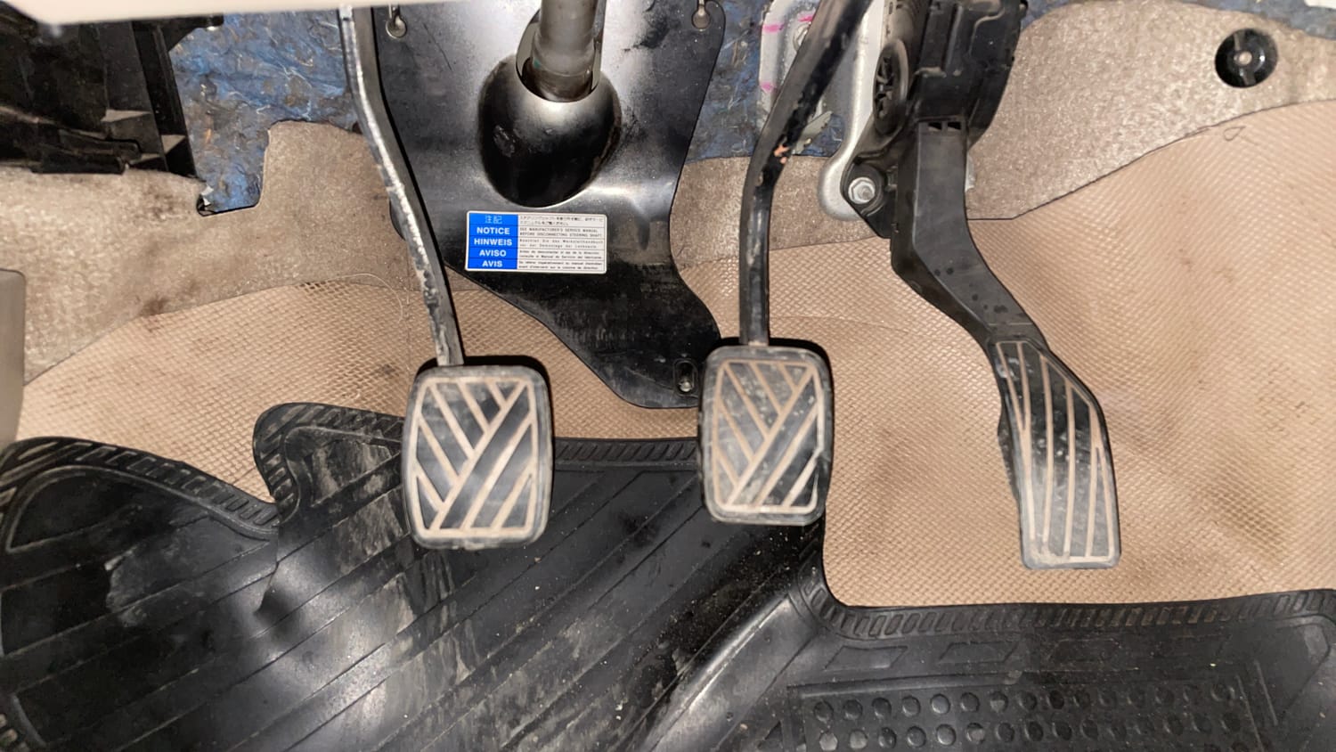 Used 2017 Maruti Suzuki Ertiga ZDI + SHVS Diesel Manual interior PEDALS VIEW