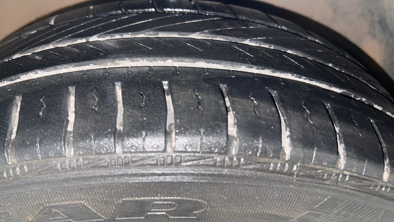 Used 2016 Volkswagen Polo Highline1.2L (P) Petrol Manual tyres RIGHT FRONT TYRE TREAD VIEW