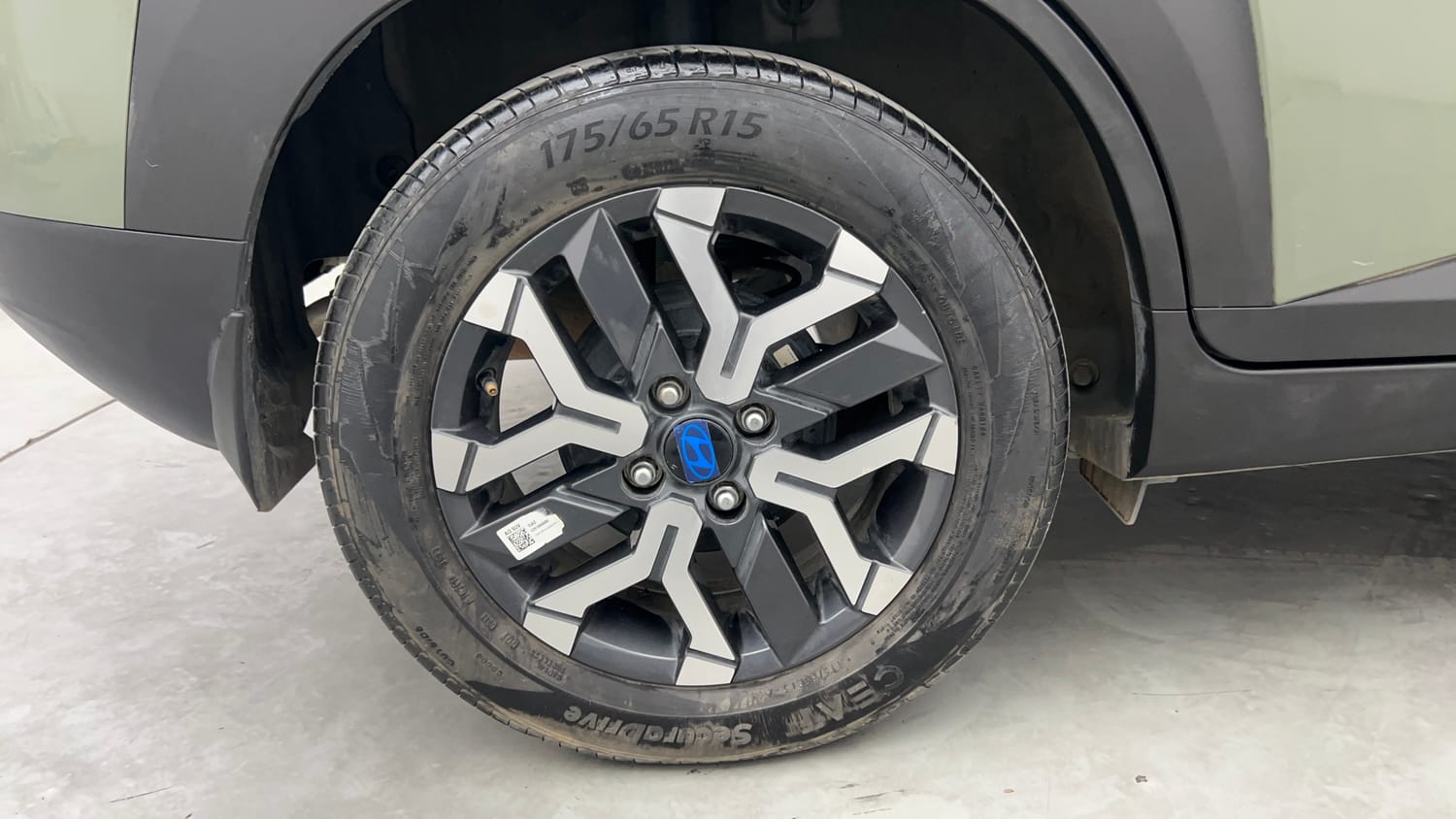 Used 2023 Hyundai Exter SX (O) Connect 1.2 MT Dual Tone Petrol Manual tyres RIGHT REAR TYRE RIM VIEW
