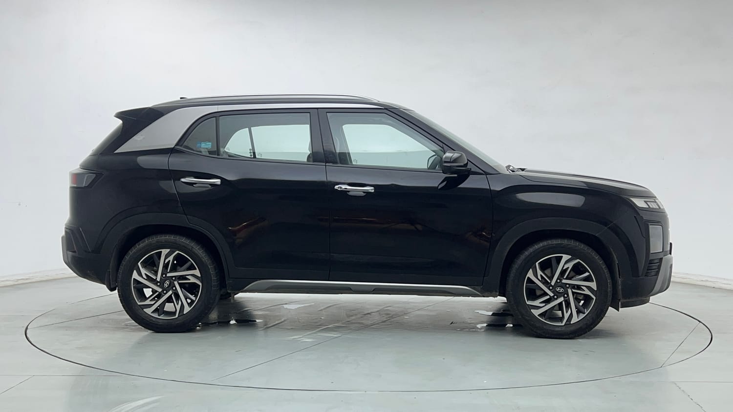 Used 2024 Hyundai Creta 1.5 MPi Petrol MT SX Petrol Manual exterior RIGHT SIDE VIEW