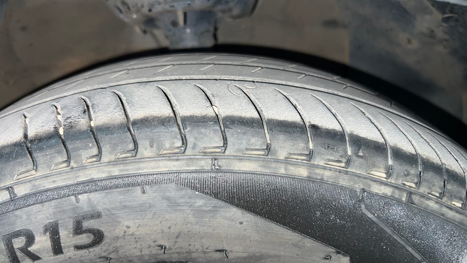 Used 2023 Hyundai Exter SX (O) Connect 1.2 MT Dual Tone Petrol Manual tyres RIGHT FRONT TYRE TREAD VIEW