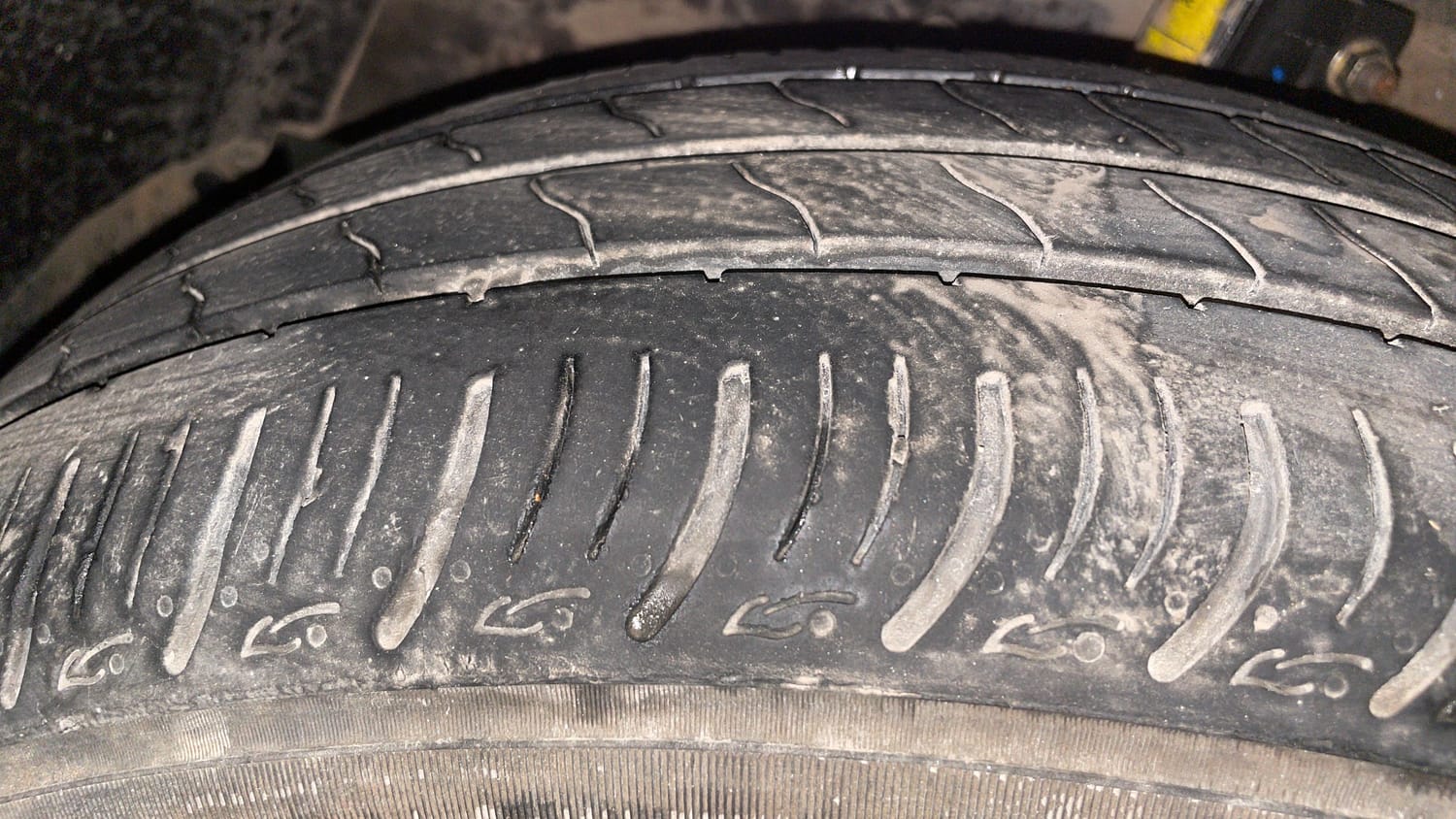 Used 2017 Maruti Suzuki Ertiga ZDI + SHVS Diesel Manual tyres LEFT FRONT TYRE TREAD VIEW