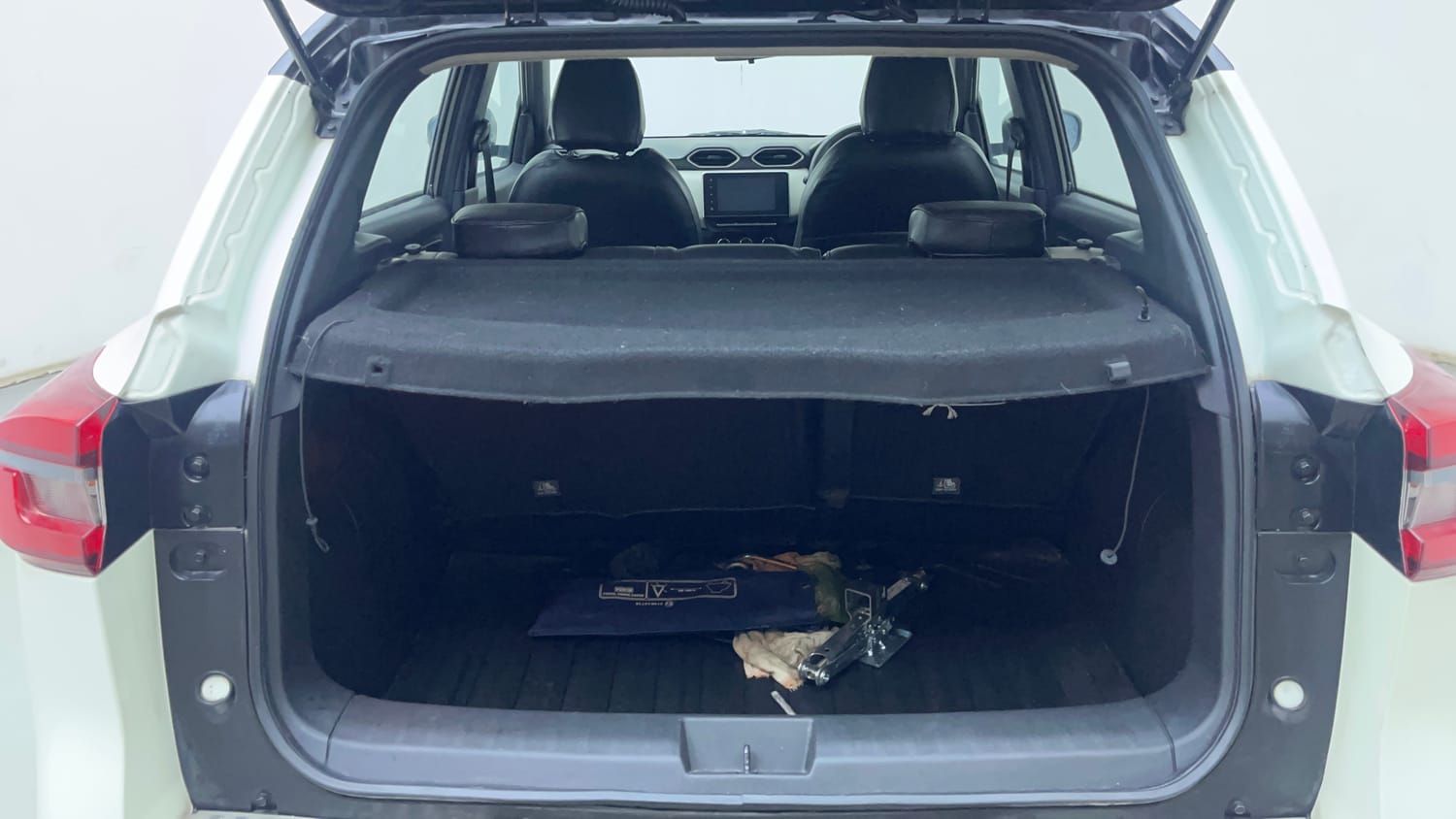 Used 2021 Nissan Magnite XV Dual Tone Petrol Manual interior DICKY INSIDE VIEW