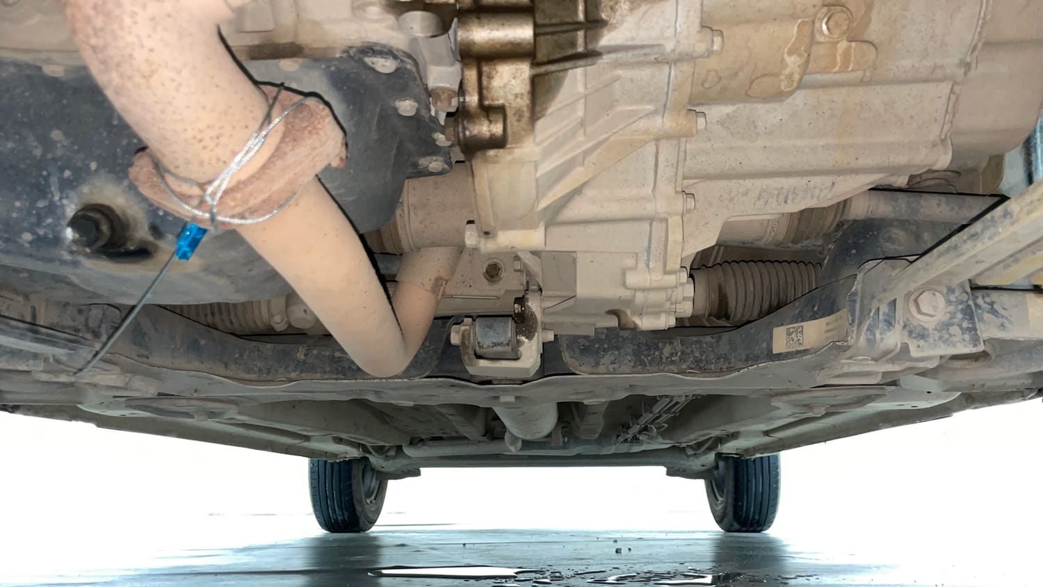 Used 2024 Tata Punch Accomplished MT Petrol Manual extra FRONT LEFT UNDERBODY VIEW