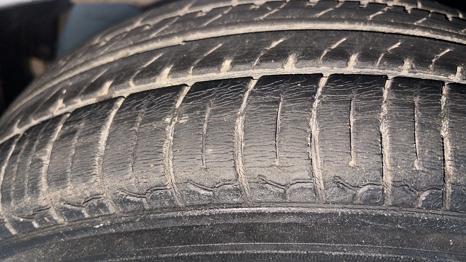 Used 2015 Maruti Suzuki Celerio VXi Petrol Manual tyres LEFT FRONT TYRE TREAD VIEW