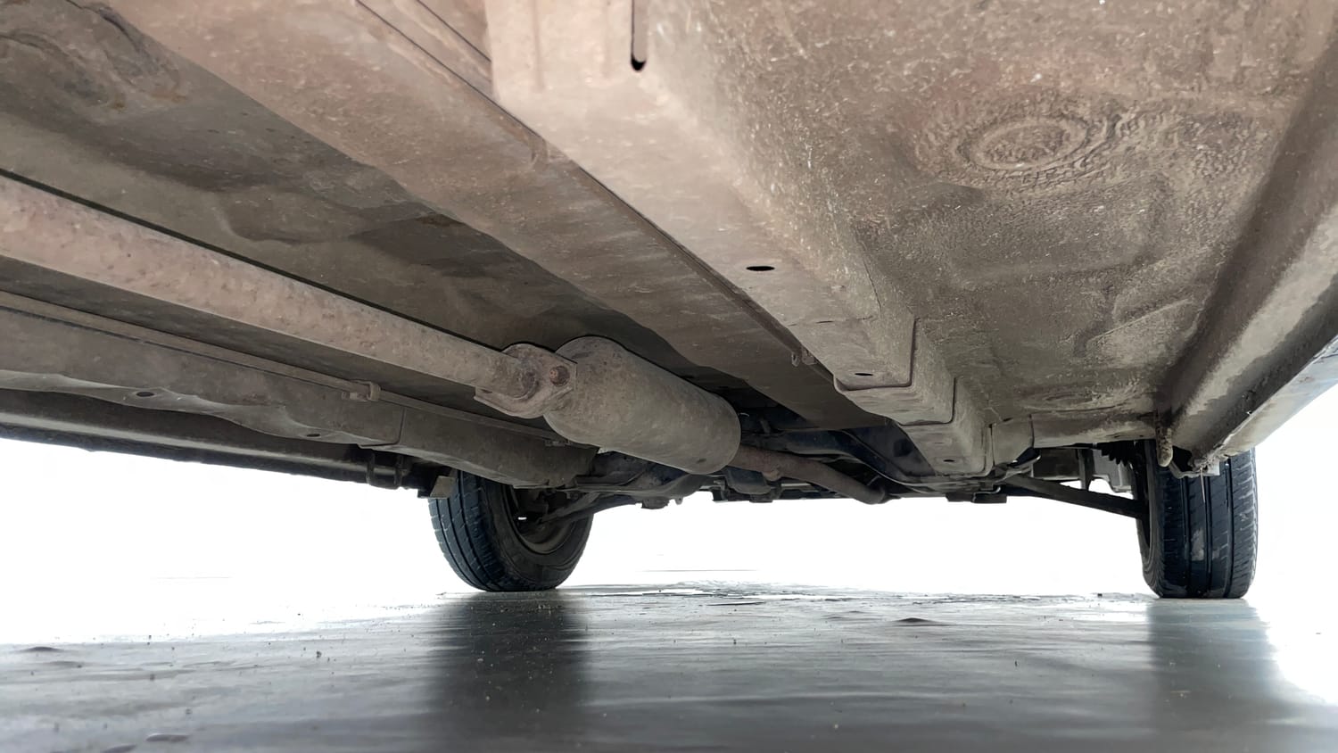 Used 2015 Maruti Suzuki Wagon R LXI Petrol Manual extra REAR RIGHT UNDERBODY VIEW