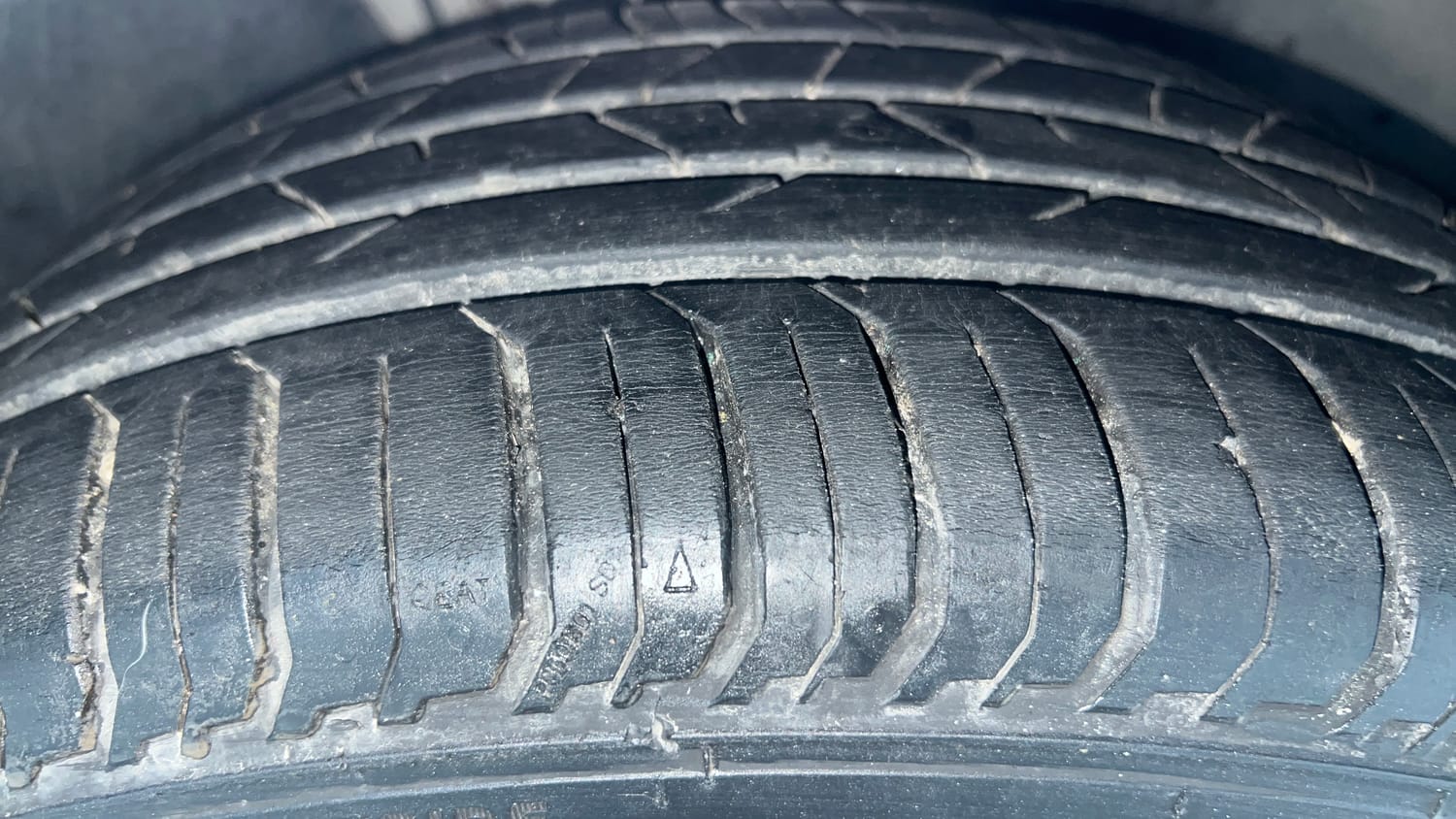 Used 2023 Skoda Slavia Ambition 1.0L TSI MT Petrol Manual tyres RIGHT FRONT TYRE TREAD VIEW