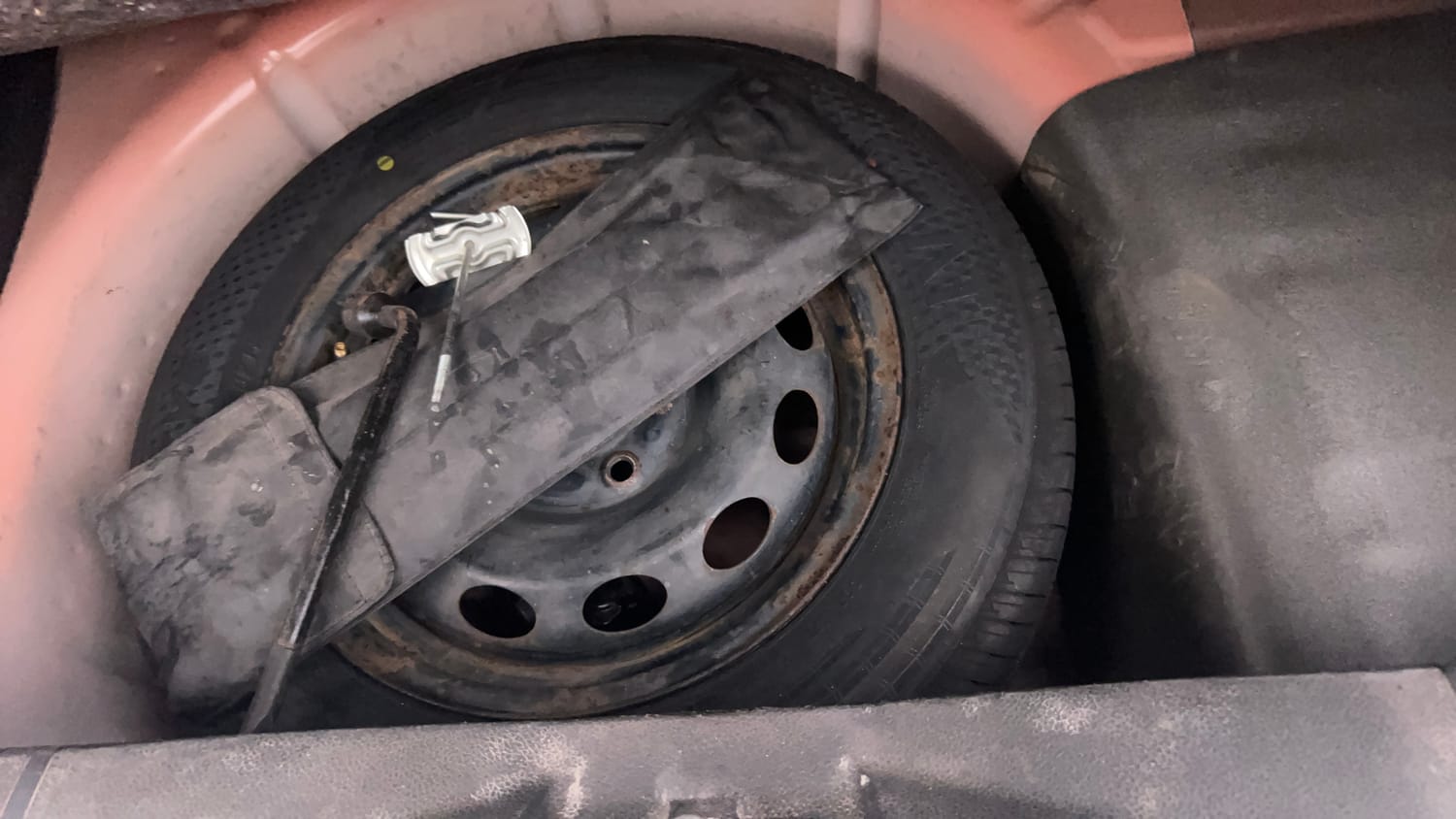 Used 2015 Ford Figo Duratec Petrol ZXI 1.2 Petrol Manual tyres SPARE TYRE VIEW