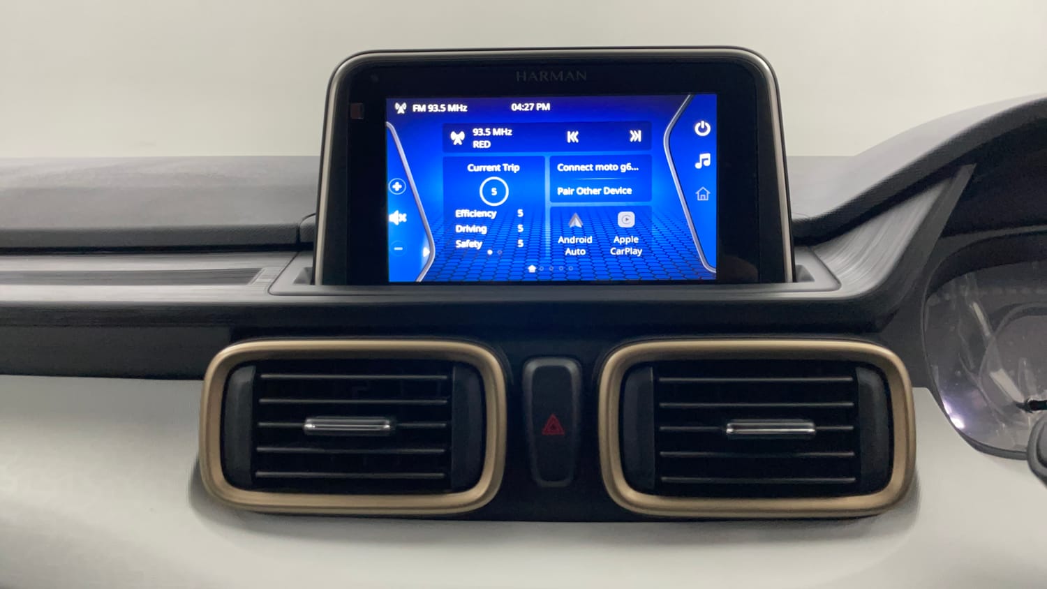 Used 2024 Tata Punch Accomplished MT Petrol Manual interior MUSIC SYSTEM & AC CONTROL VIEW