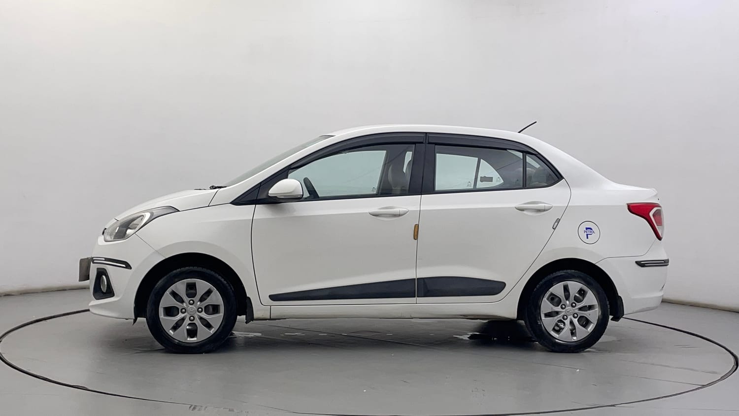 Used 2016 Hyundai Xcent S 1.2 Petrol Manual exterior LEFT SIDE VIEW