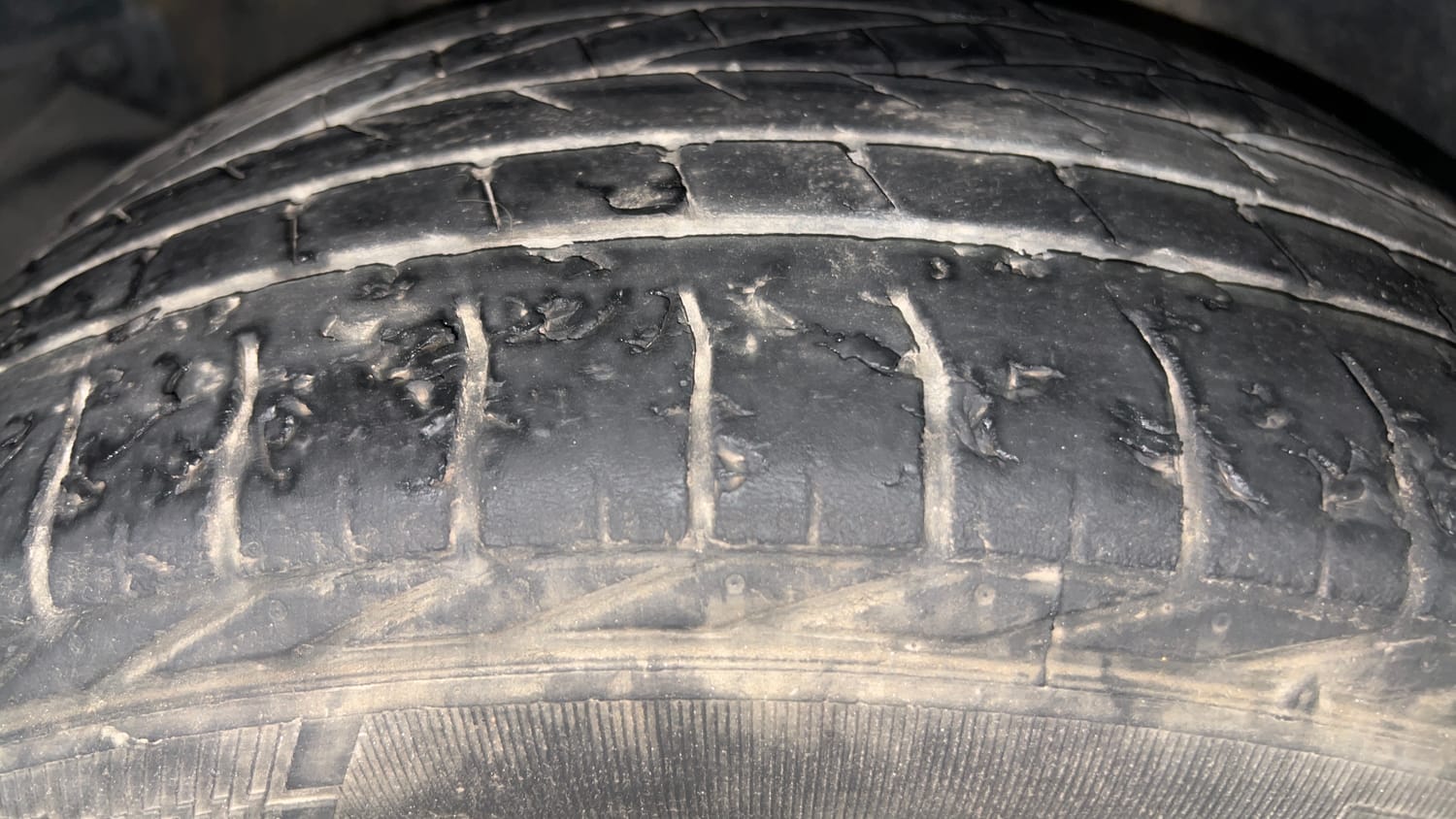 Used 2020 Tata Nexon XZ Plus (O) Dual Tone Petrol Manual tyres RIGHT REAR TYRE TREAD VIEW