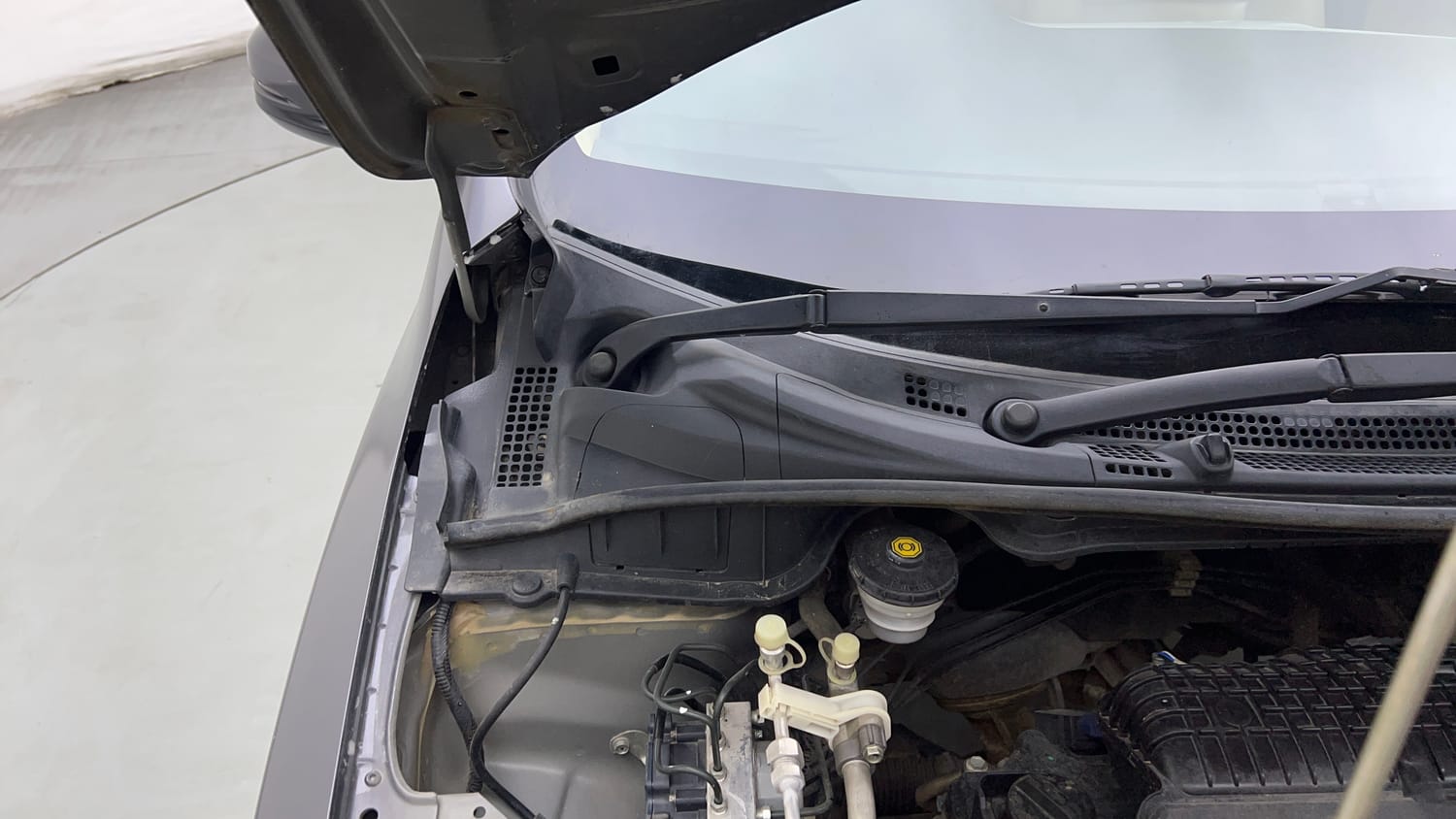Used 2022 Honda City 4th Generation V Petrol Petrol Manual engine ENGINE RIGHT SIDE HINGE & APRON VIEW