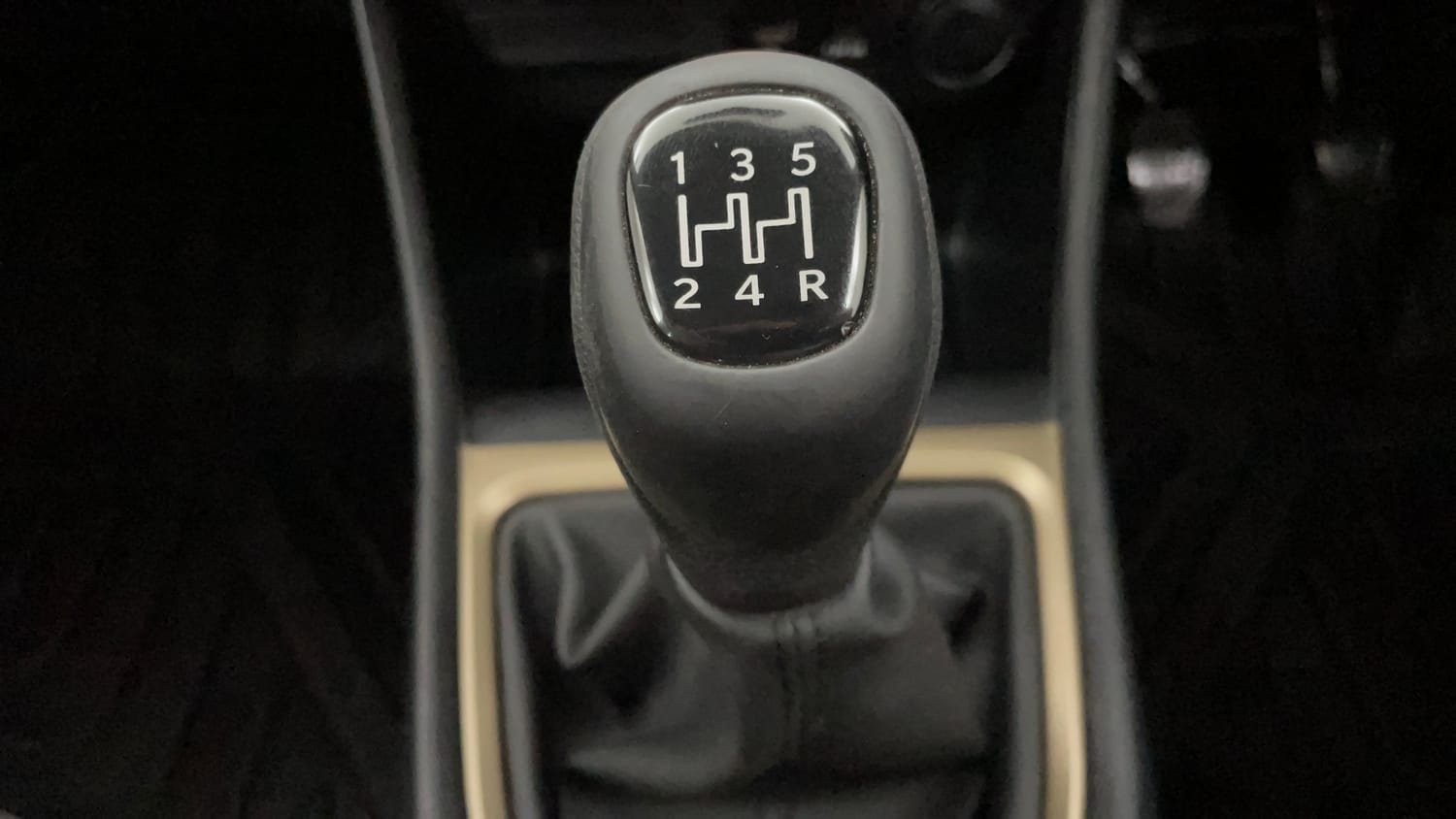 Used 2024 Tata Punch Accomplished MT Petrol Manual interior GEAR  KNOB VIEW