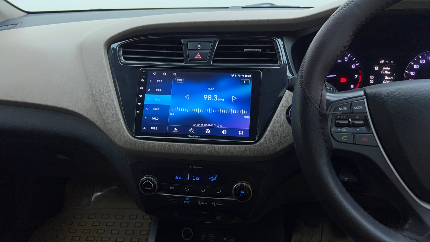 Used 2015 Hyundai Elite i20 Asta 1.2 Petrol Manual top_features Integrated (in-dash) music system