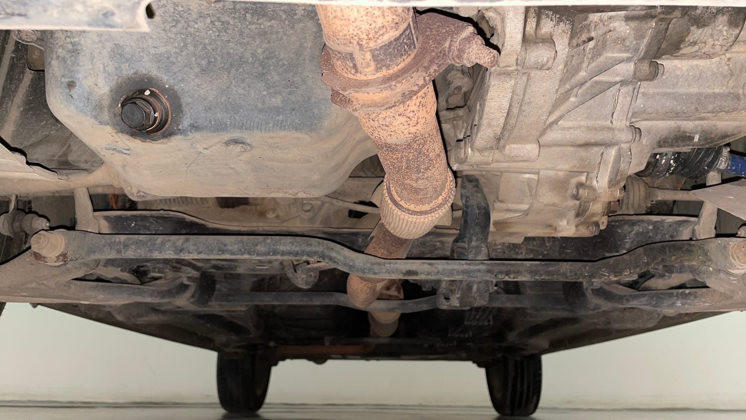 Used 2017 Tata Tigor Revotron XZ (O) Petrol Manual extra FRONT LEFT UNDERBODY VIEW