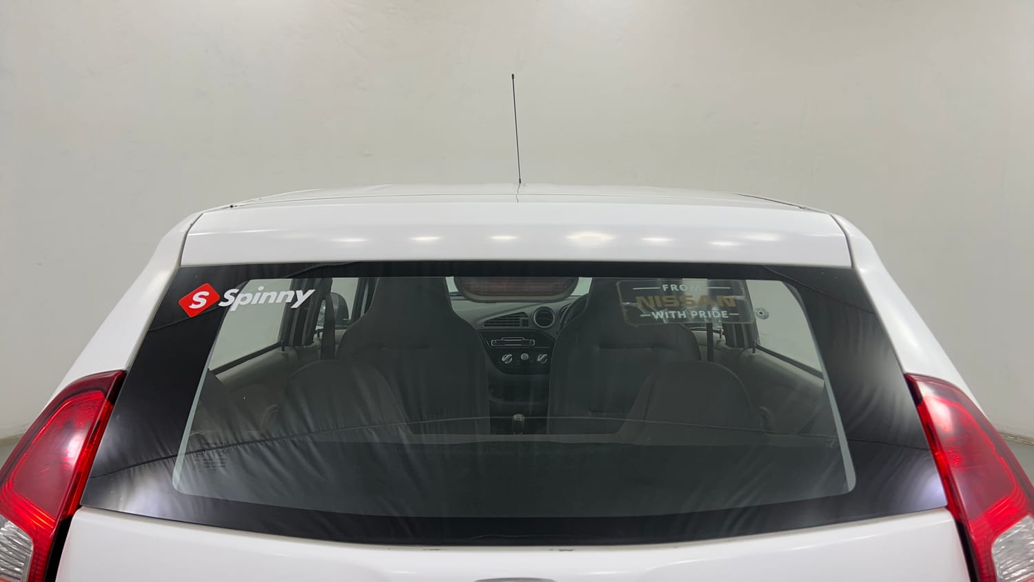 Used 2016 Datsun Redi-GO T (O) Petrol Manual exterior BACK WINDSHIELD VIEW