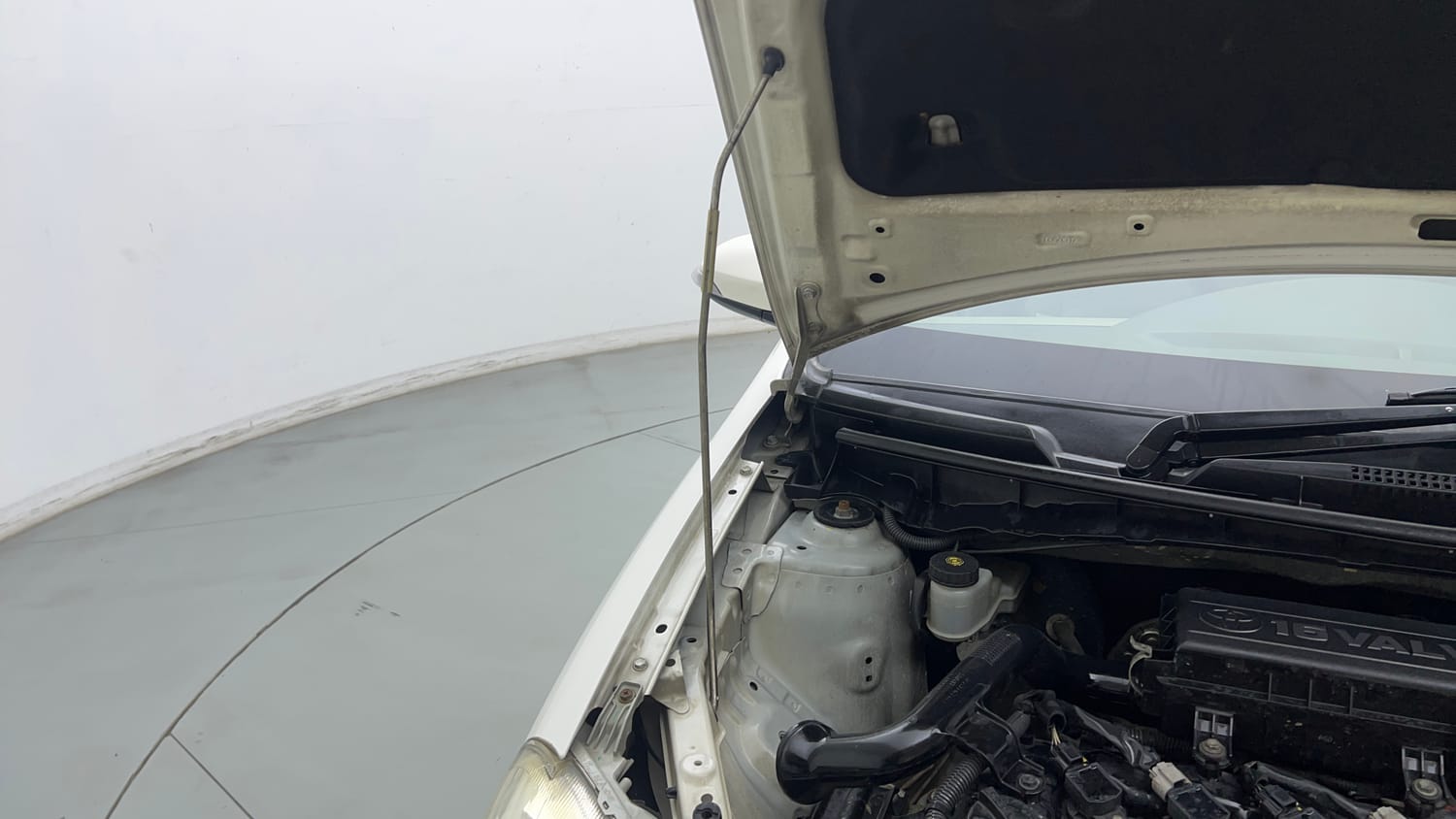 Used 2016 Toyota Etios VX Petrol Manual engine ENGINE RIGHT SIDE HINGE & APRON VIEW