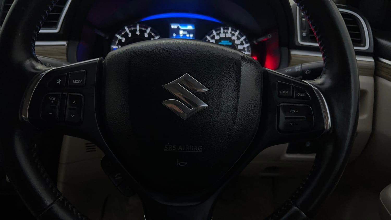 Used 2020 Maruti Suzuki Ciaz Alpha Hybrid 1.5 Petrol Manual top_features Airbags