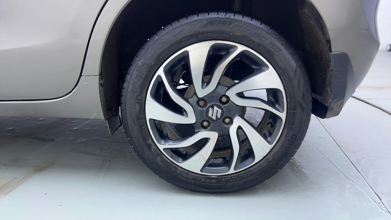 Used 2019 Maruti Suzuki Baleno Zeta 1.2 Petrol Manual tyres LEFT REAR TYRE RIM VIEW