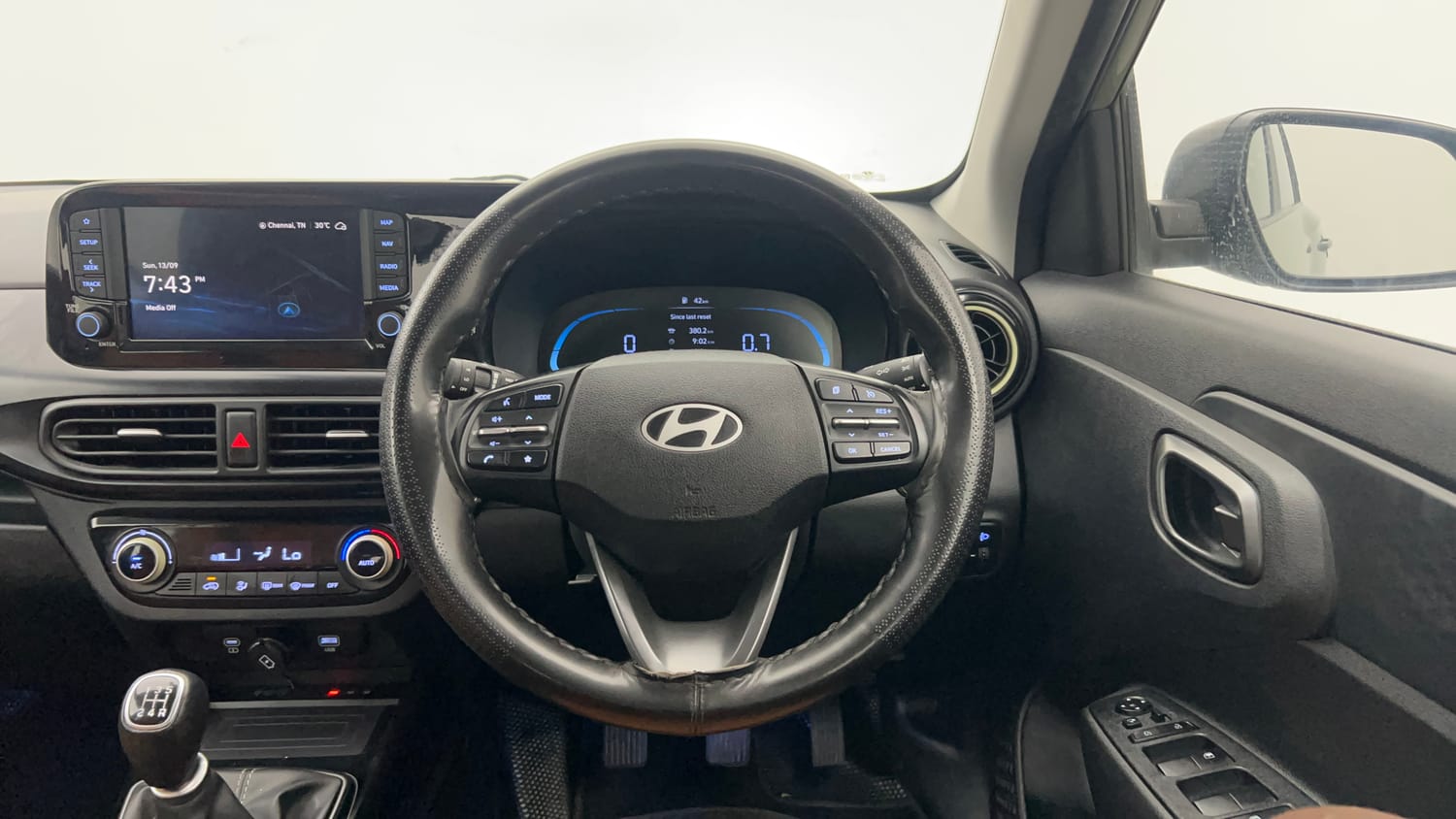Used 2023 Hyundai Exter SX (O) Connect 1.2 MT Dual Tone Petrol Manual interior STEERING VIEW