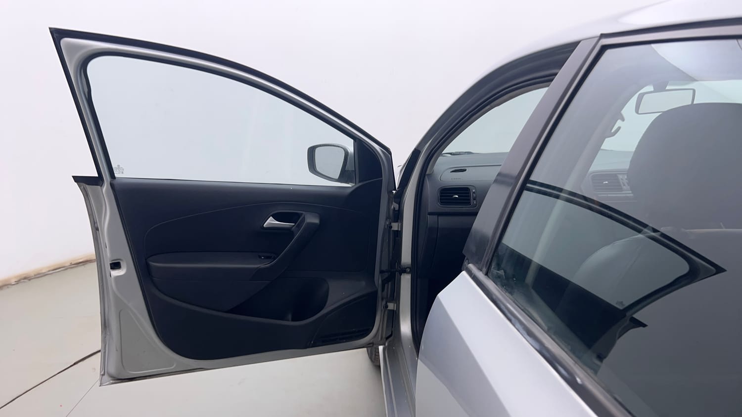 Used 2015 Volkswagen Polo Comfortline 1.2L (P) Petrol Manual interior LEFT FRONT DOOR OPEN VIEW