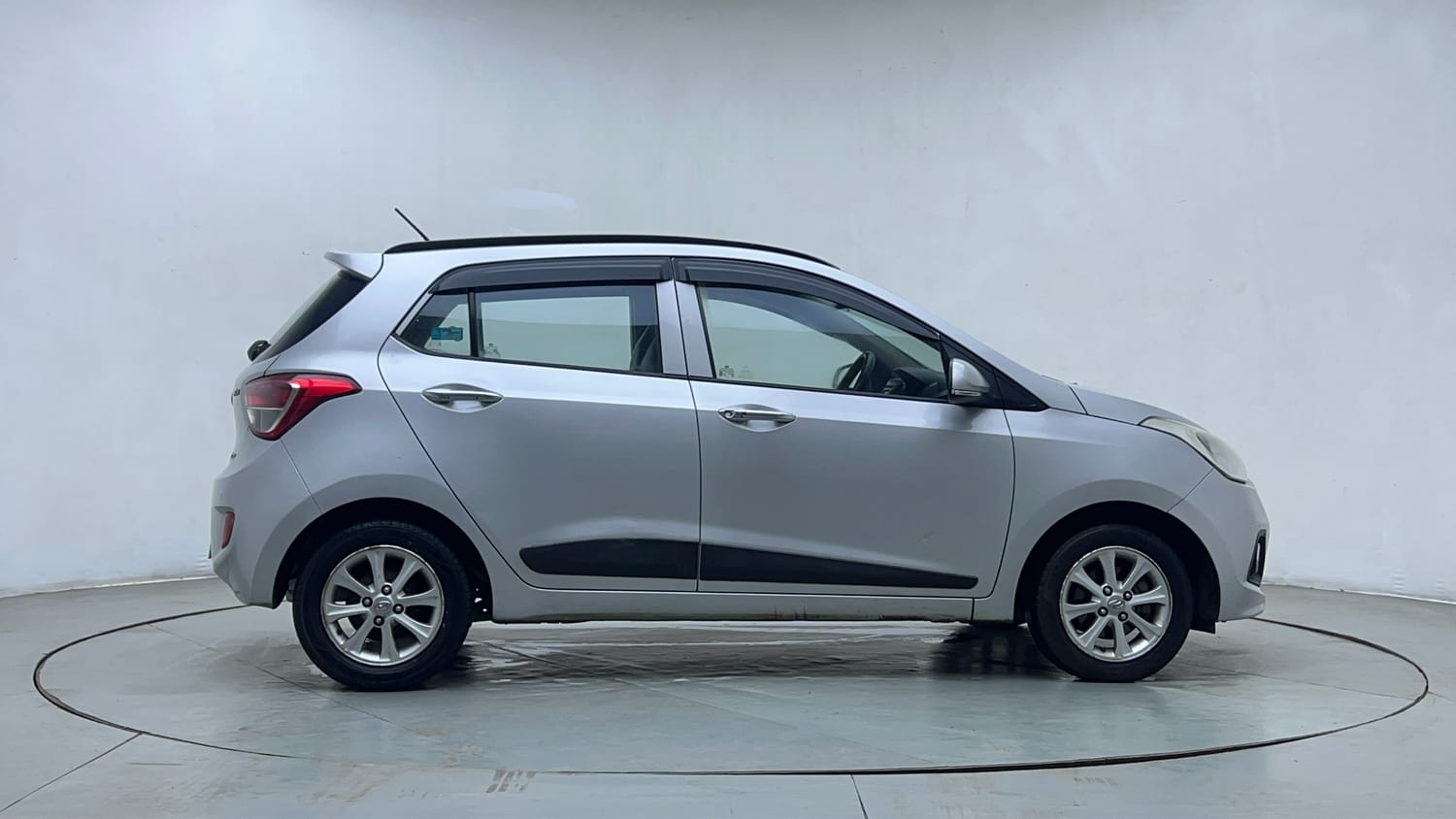 Used 2014 Hyundai Grand i10 Asta AT 1.2 Kappa VTVT Petrol Automatic exterior RIGHT SIDE VIEW