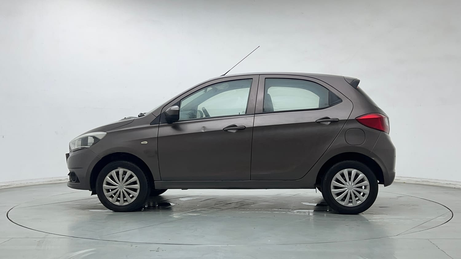 Used 2017 Tata Tiago Revotron XT Petrol Manual exterior LEFT SIDE VIEW