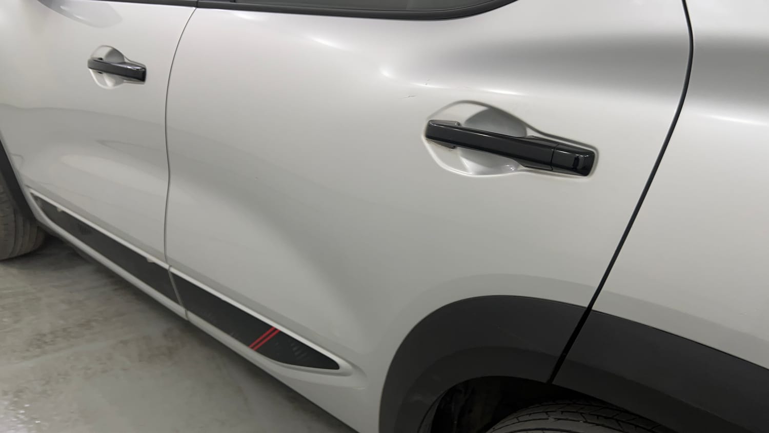 Used 2024 Renault Kiger RXZ Turbo CVT Dual Tone Petrol Automatic dents MINOR SCRATCH