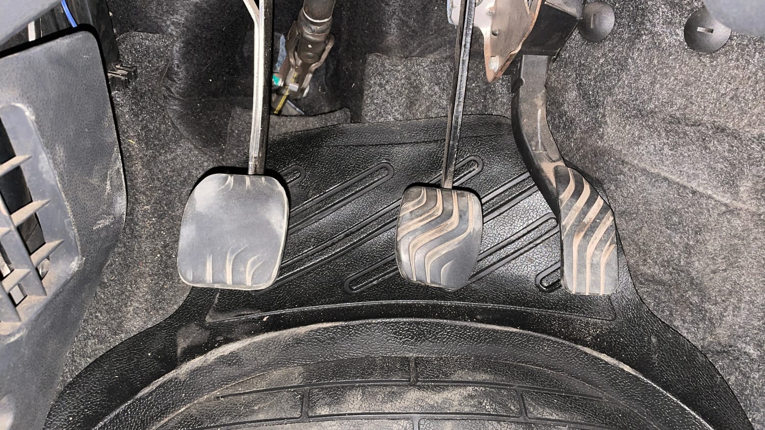 Used 2016 Renault Kwid RXT Petrol Manual interior PEDALS VIEW