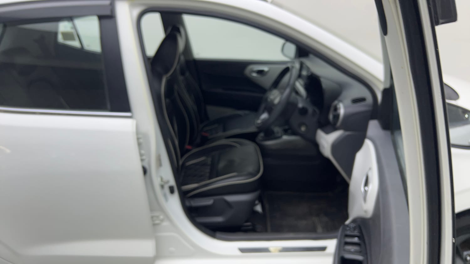 Used 2022 Hyundai Grand i10 Nios Sportz 1.2 Kappa VTVT CNG Cng Manual interior RIGHT SIDE FRONT DOOR CABIN VIEW
