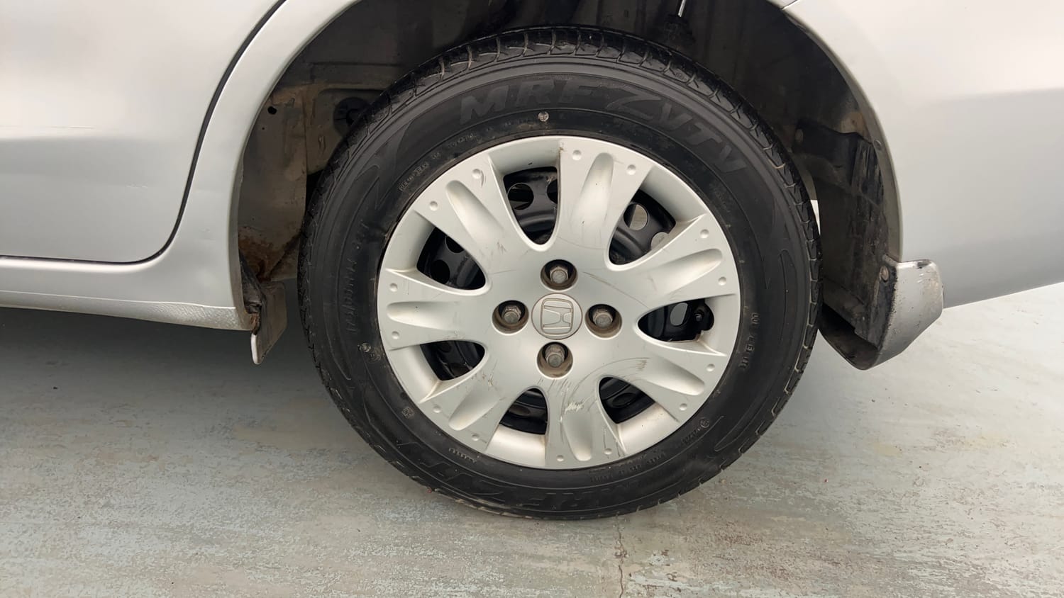 Used 2014 Honda Amaze 1.2 S i-VTEC Petrol Manual tyres LEFT REAR TYRE RIM VIEW
