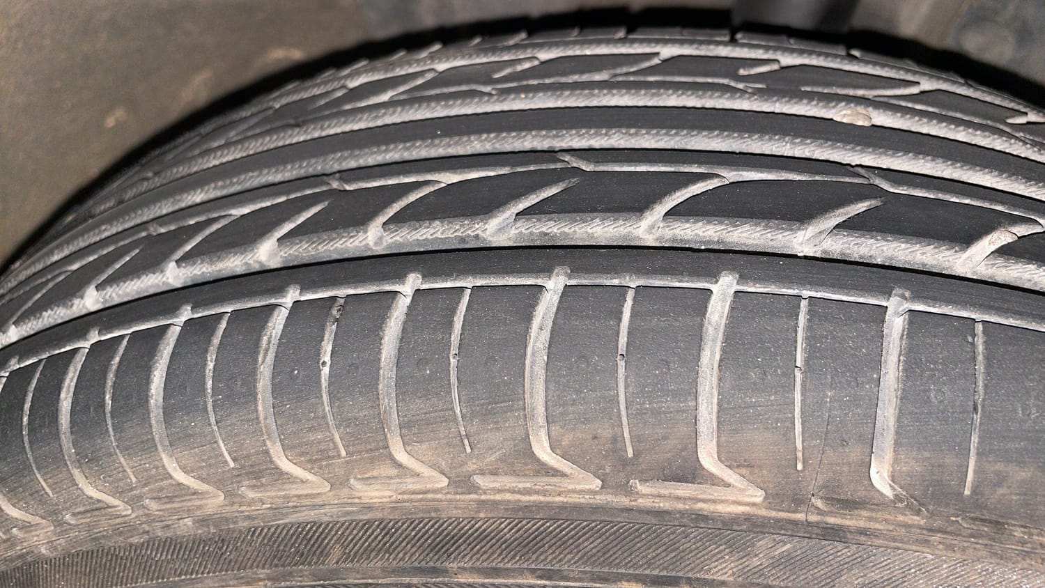 Used 2016 Renault Kwid RXT Petrol Manual tyres RIGHT FRONT TYRE TREAD VIEW