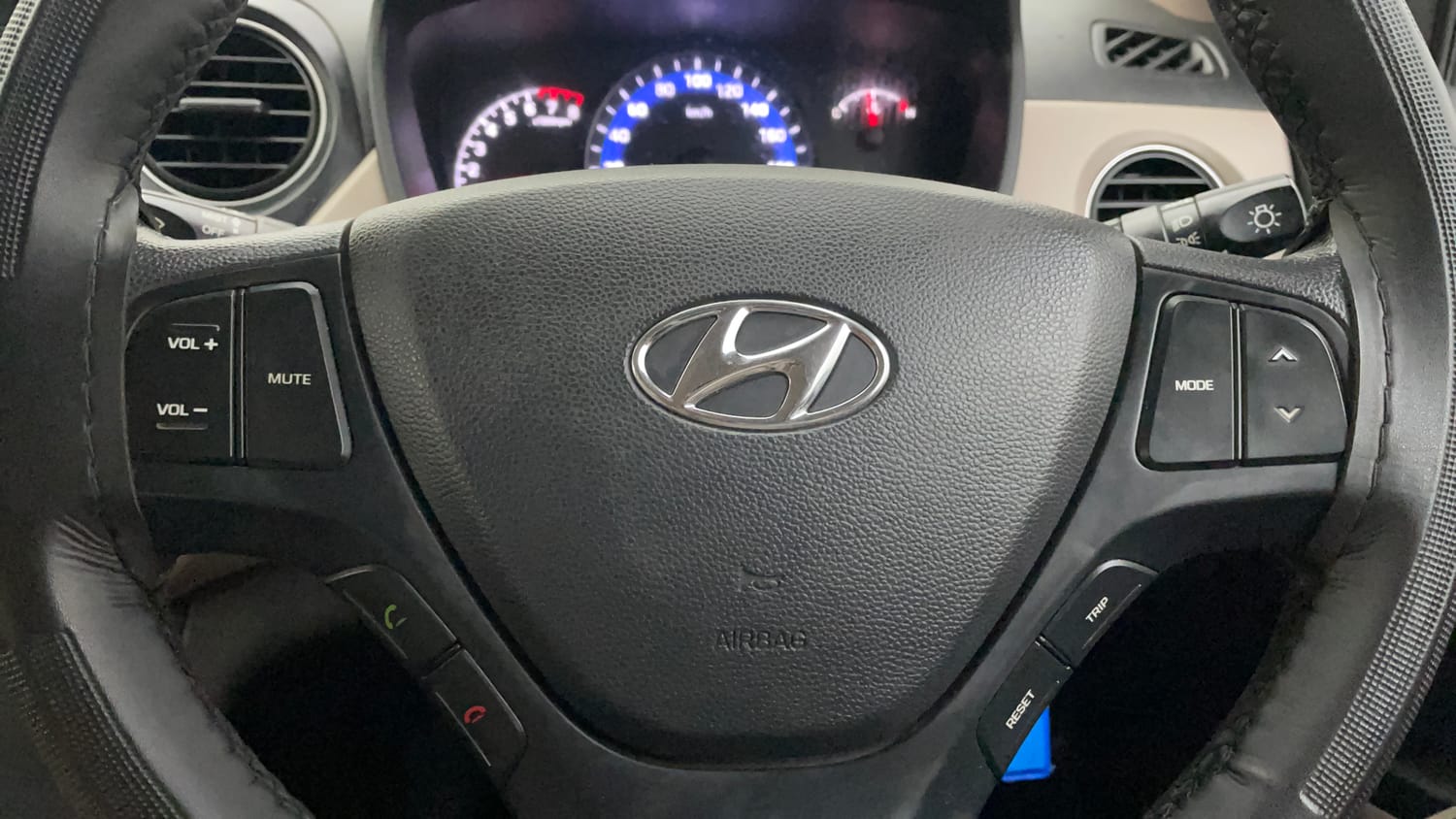 Used 2016 Hyundai Xcent S 1.2 Petrol Manual top_features Steering mounted controls