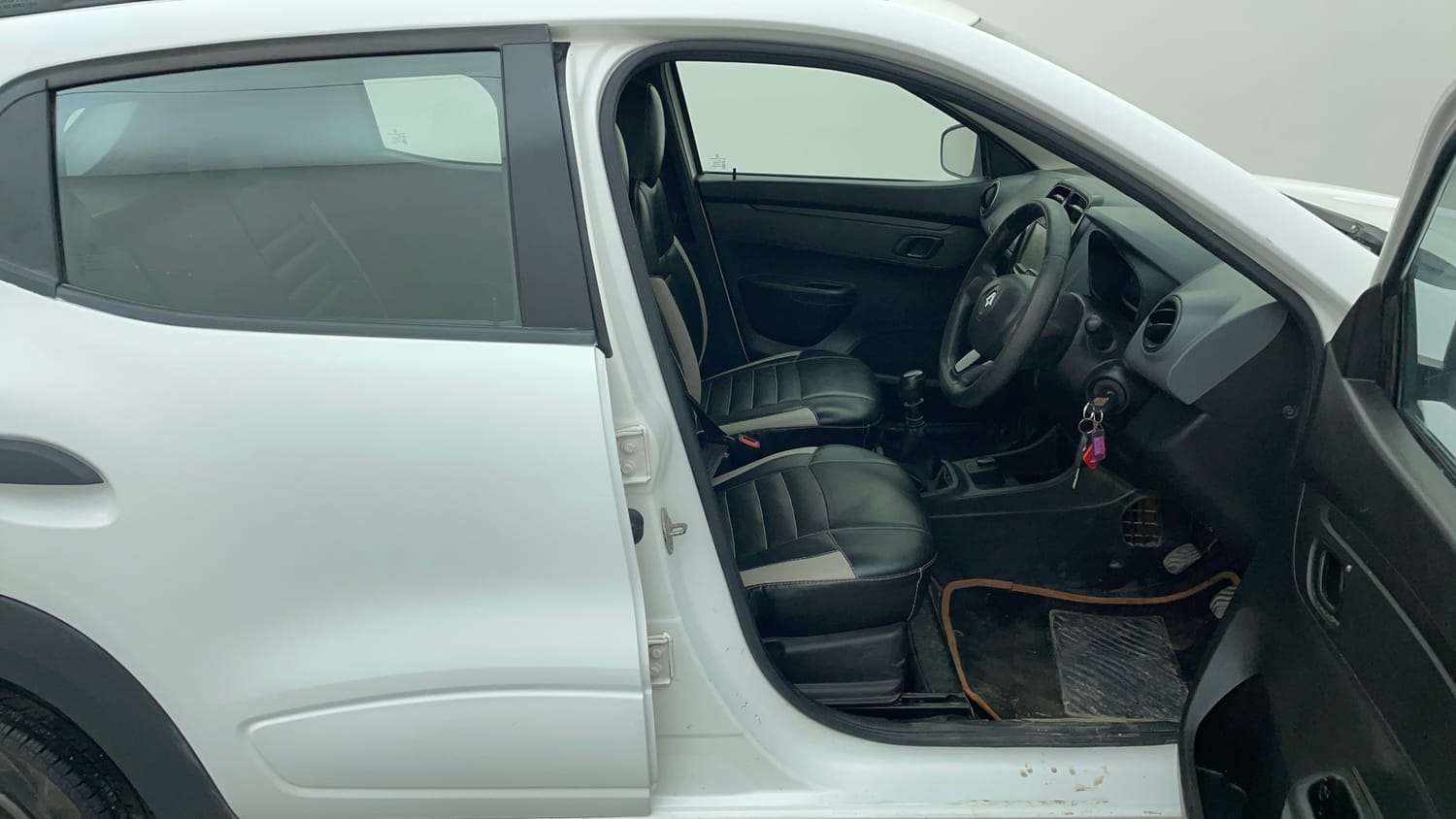 Used 2017 Renault Kwid 1.0 RXT Petrol Manual interior RIGHT SIDE FRONT DOOR CABIN VIEW