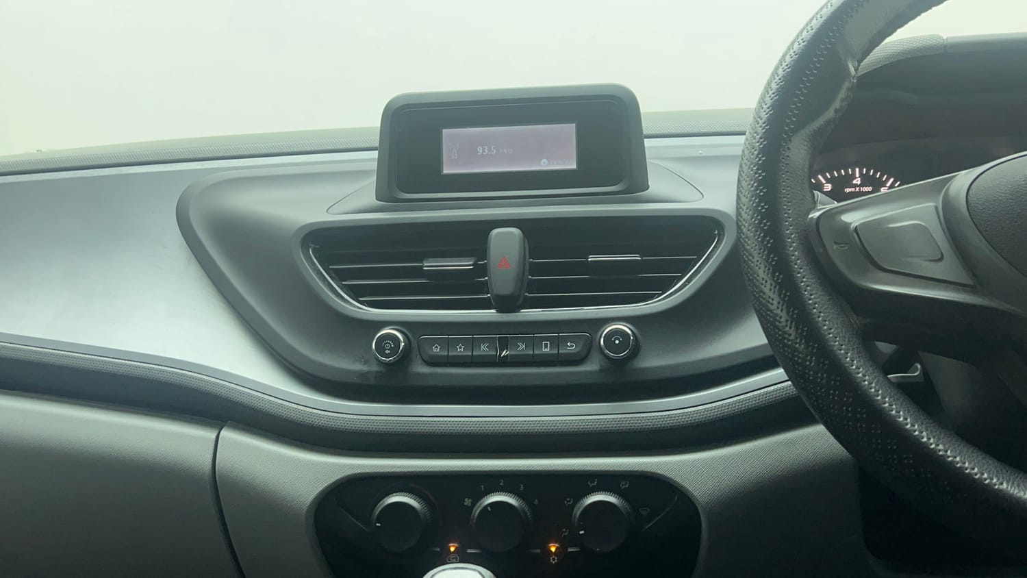 Used 2021 Tata Altroz XM Petrol Petrol Manual top_features Integrated (in-dash) music system
