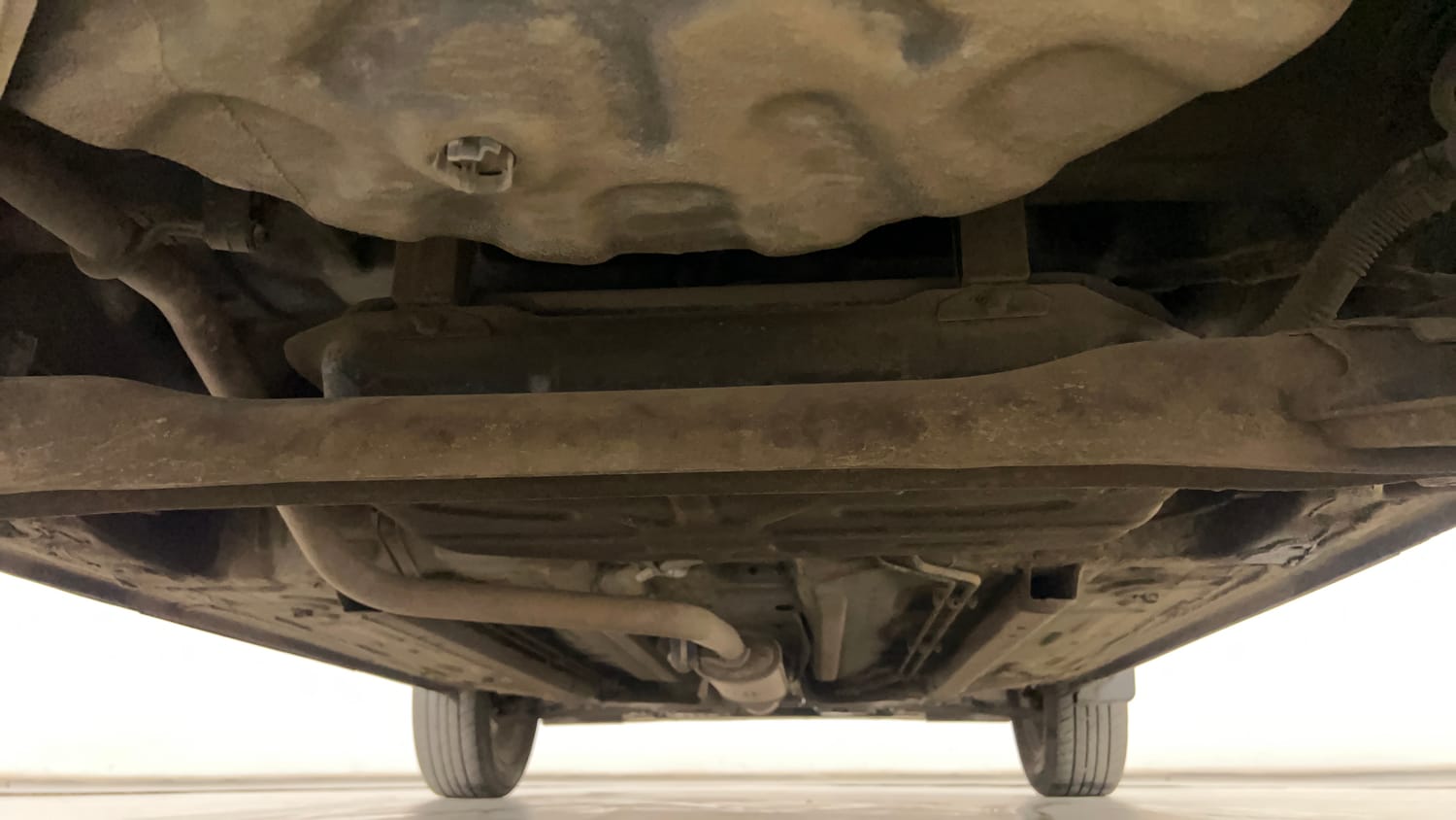 Used 2024 Renault Kiger RXZ Turbo CVT Dual Tone Petrol Automatic extra REAR UNDERBODY VIEW (TAKEN FROM REAR)