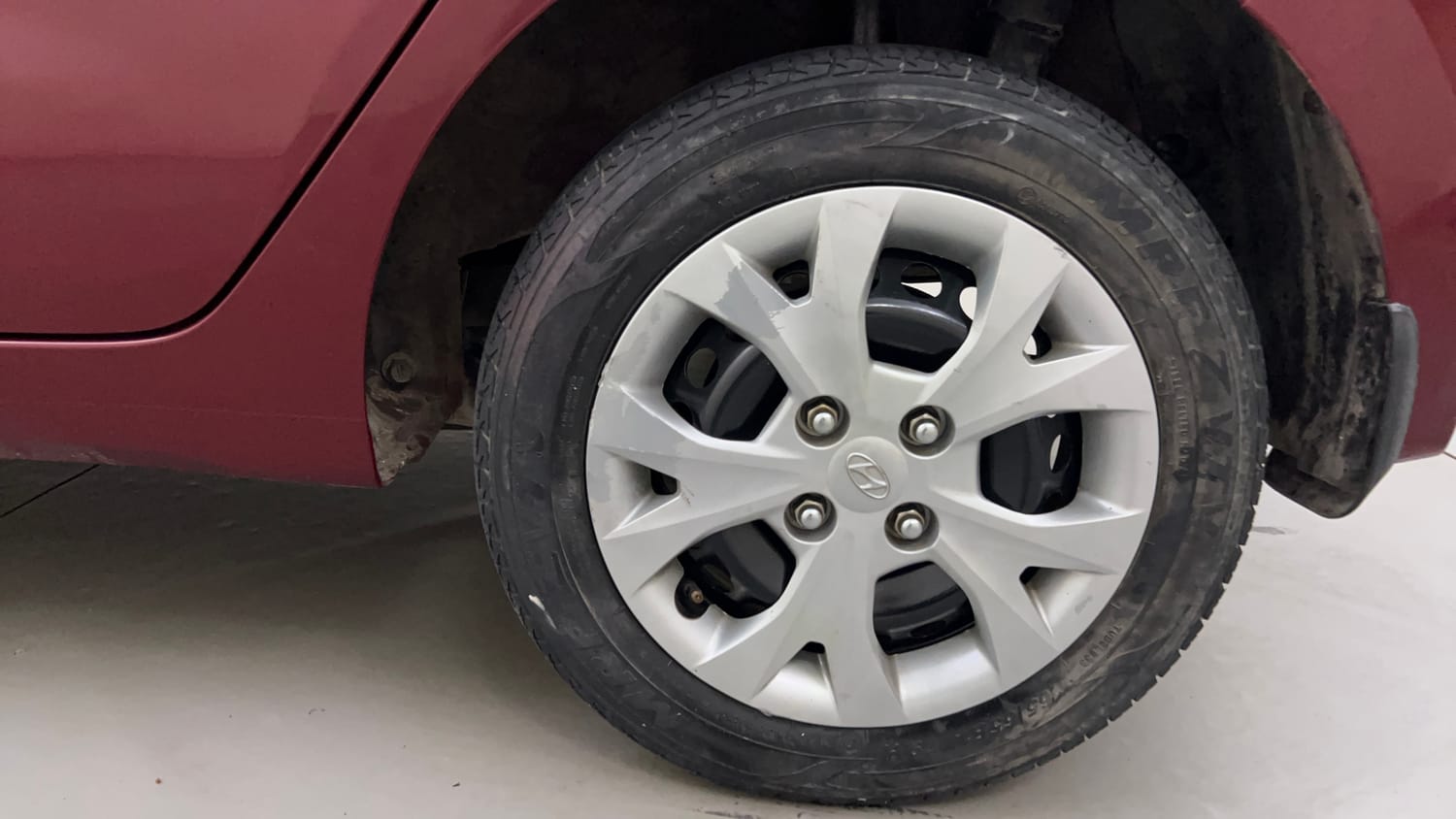 Used 2017 Hyundai Grand i10 Magna AT 1.2 Kappa VTVT Petrol Automatic tyres LEFT REAR TYRE RIM VIEW