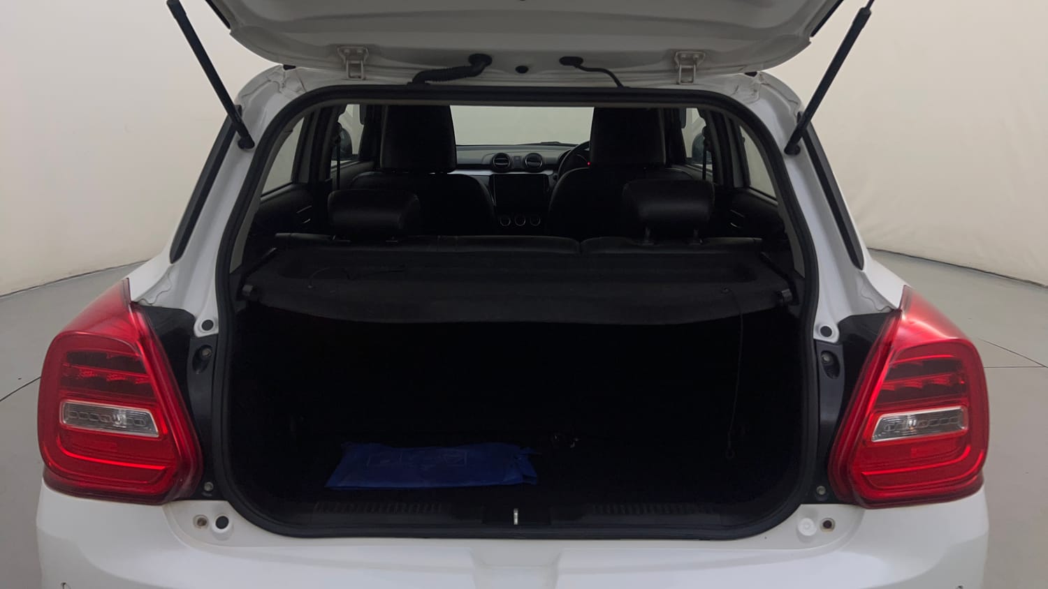Used 2022 Maruti Suzuki Swift ZXi AMT Petrol Automatic interior DICKY INSIDE VIEW