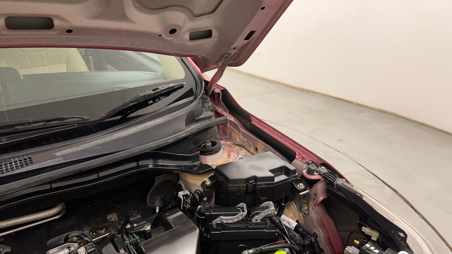 Used 2020 Honda Amaze 1.2 V CVT Petrol Petrol Automatic engine ENGINE LEFT SIDE HINGE & APRON VIEW
