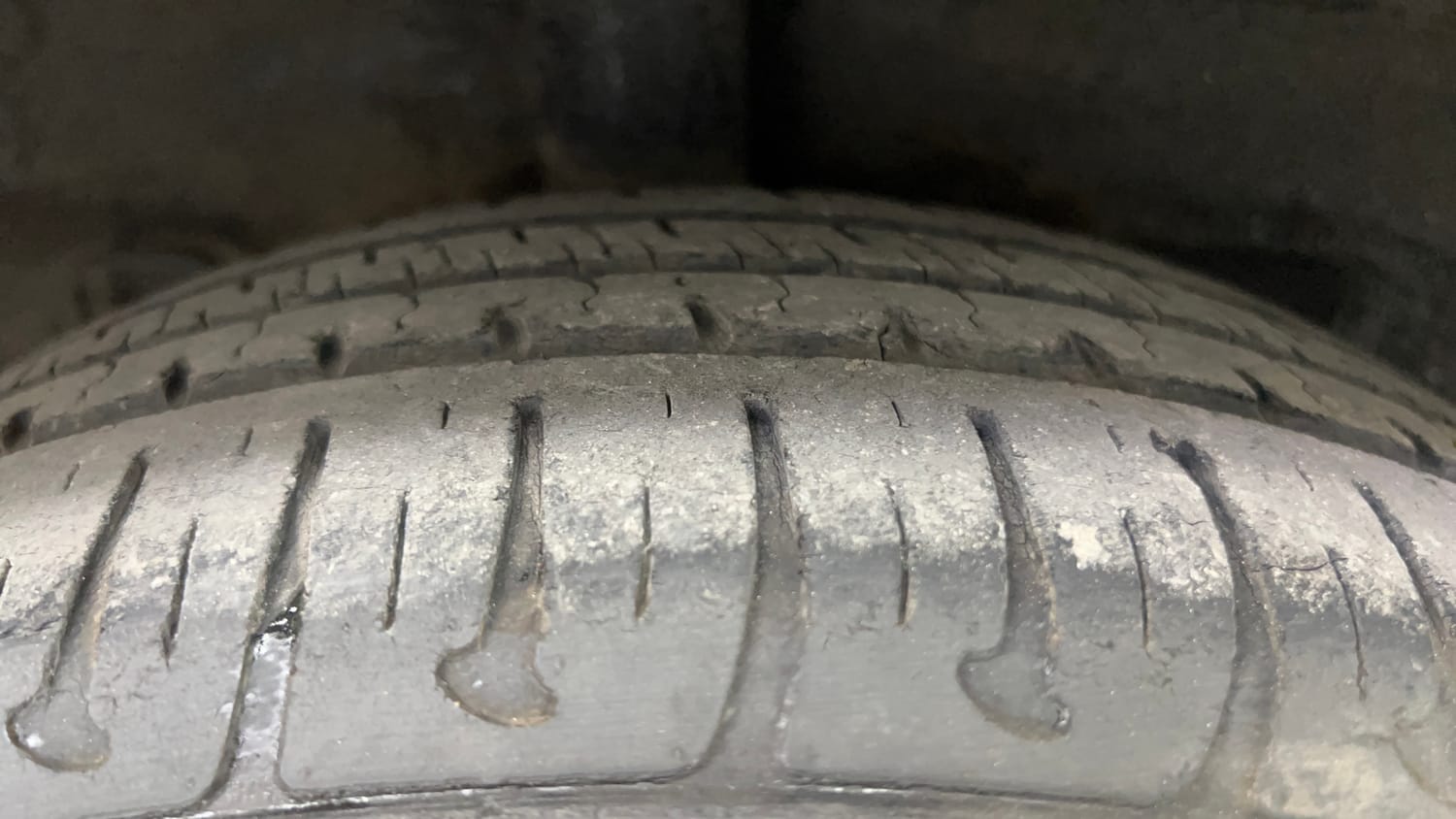 Used 2014 Hyundai Grand i10 Asta AT 1.2 Kappa VTVT Petrol Automatic tyres RIGHT REAR TYRE TREAD VIEW